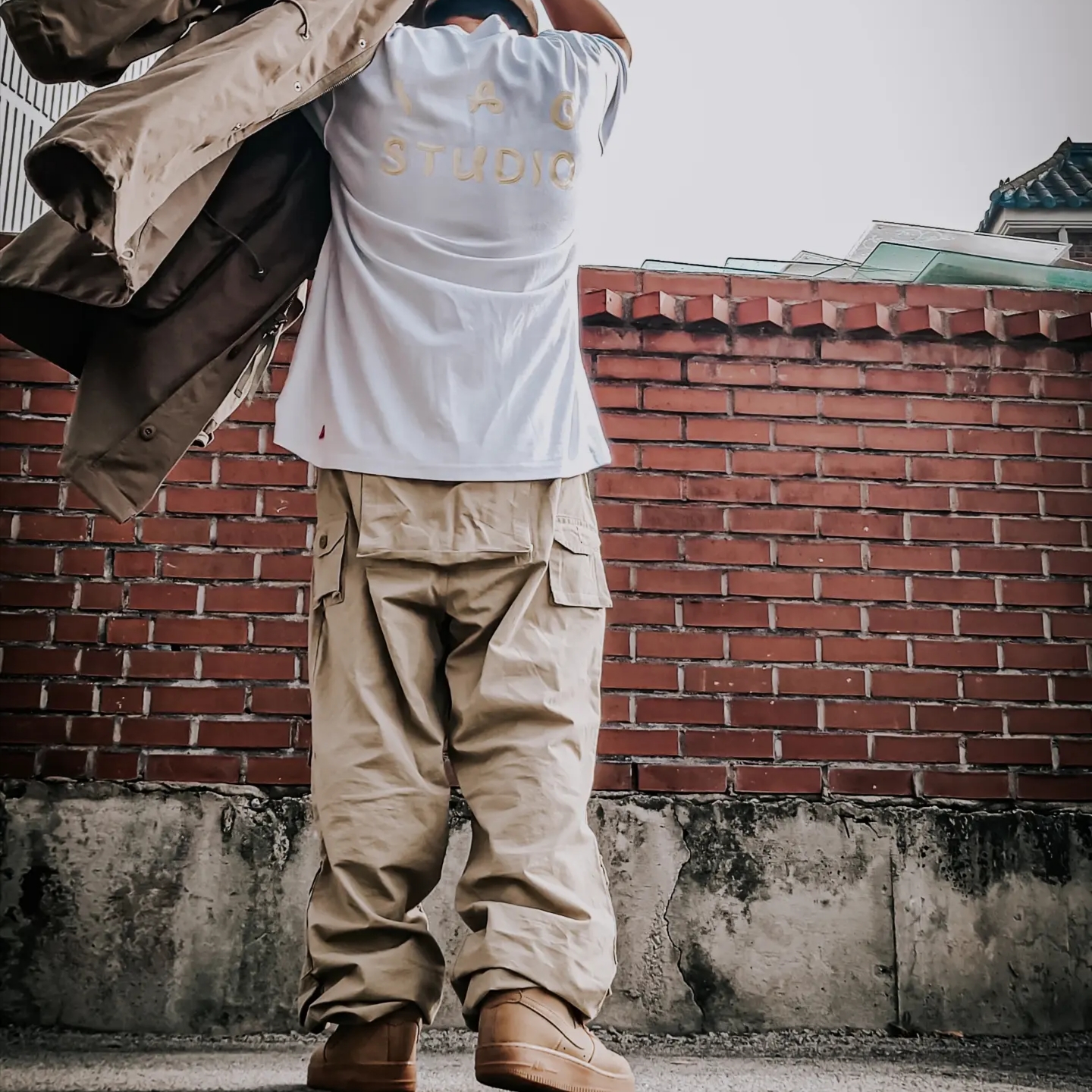 IAB Studio x Ottogi Mayonnaise 50th Anniversary T-Shirt White, Nike Air Force 1 High '07 LV8 WB Flax 착용 스타일 - 1
