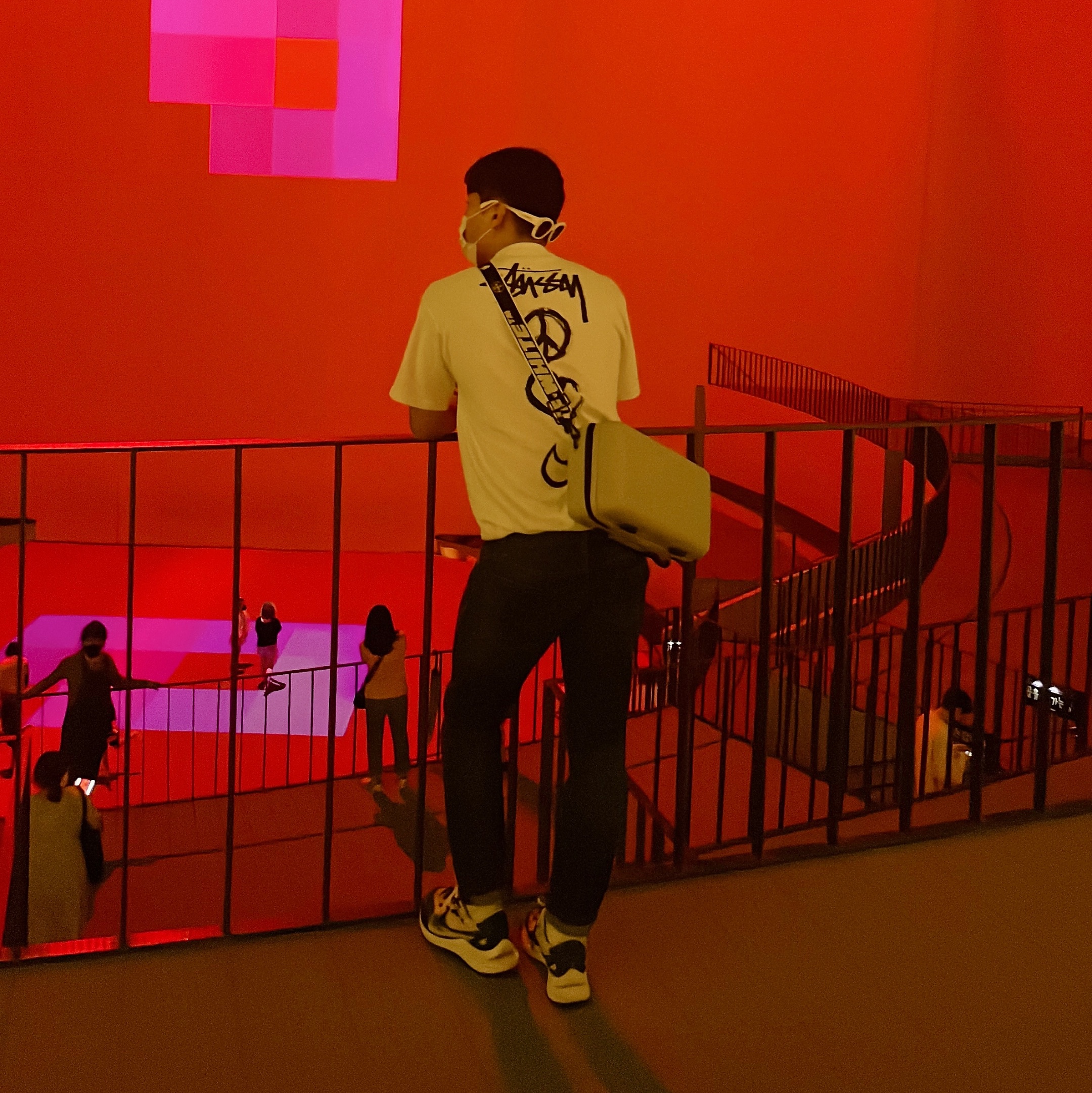 Nike x Stussy NRG RA T-Shirt Summit White (DM4942-121), Nike x Sacai VaporWaffle Tour Yellow & Gorge Green Sail 착용 스타일 - 2