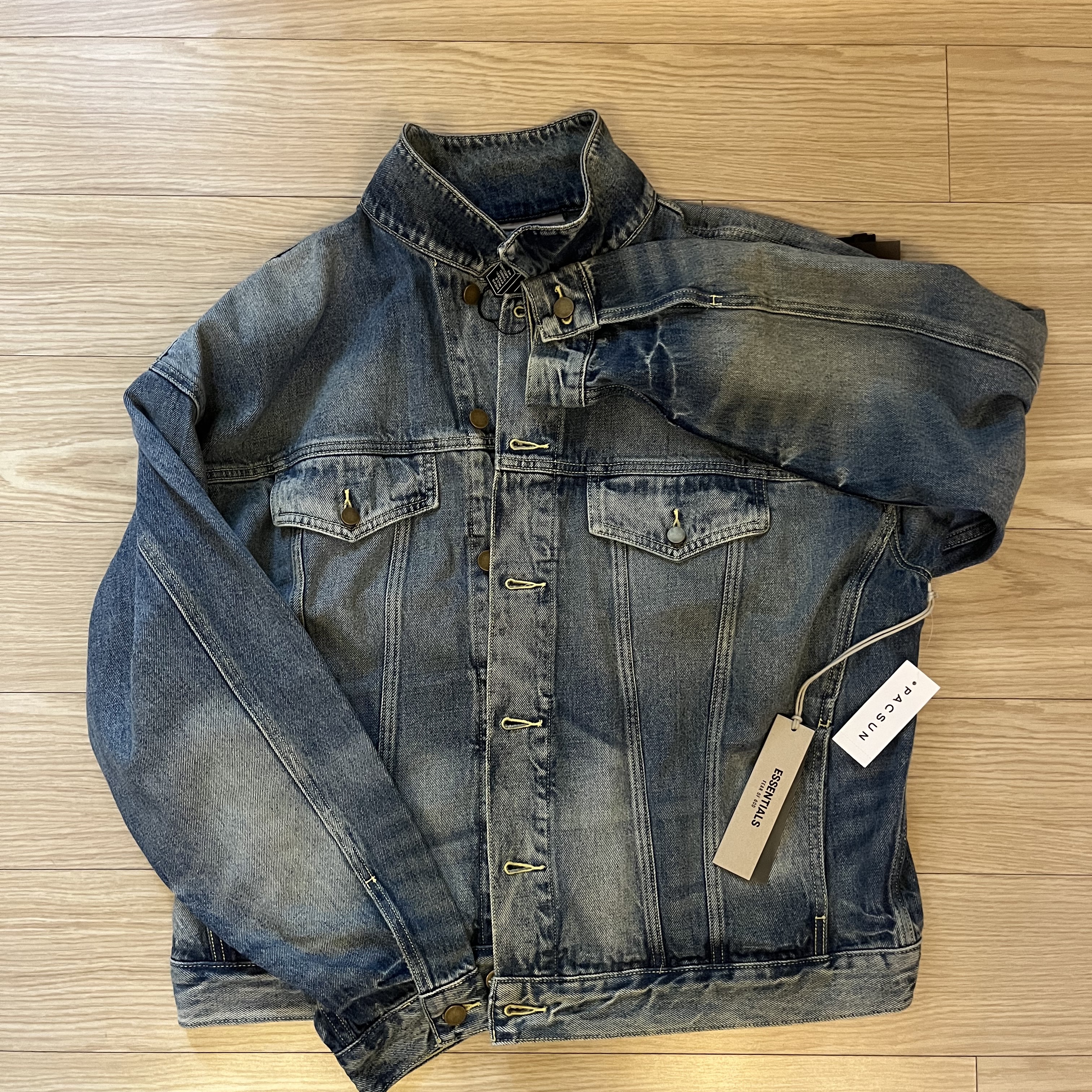 Essentials Trucker Jacket Indigo 착용 스타일