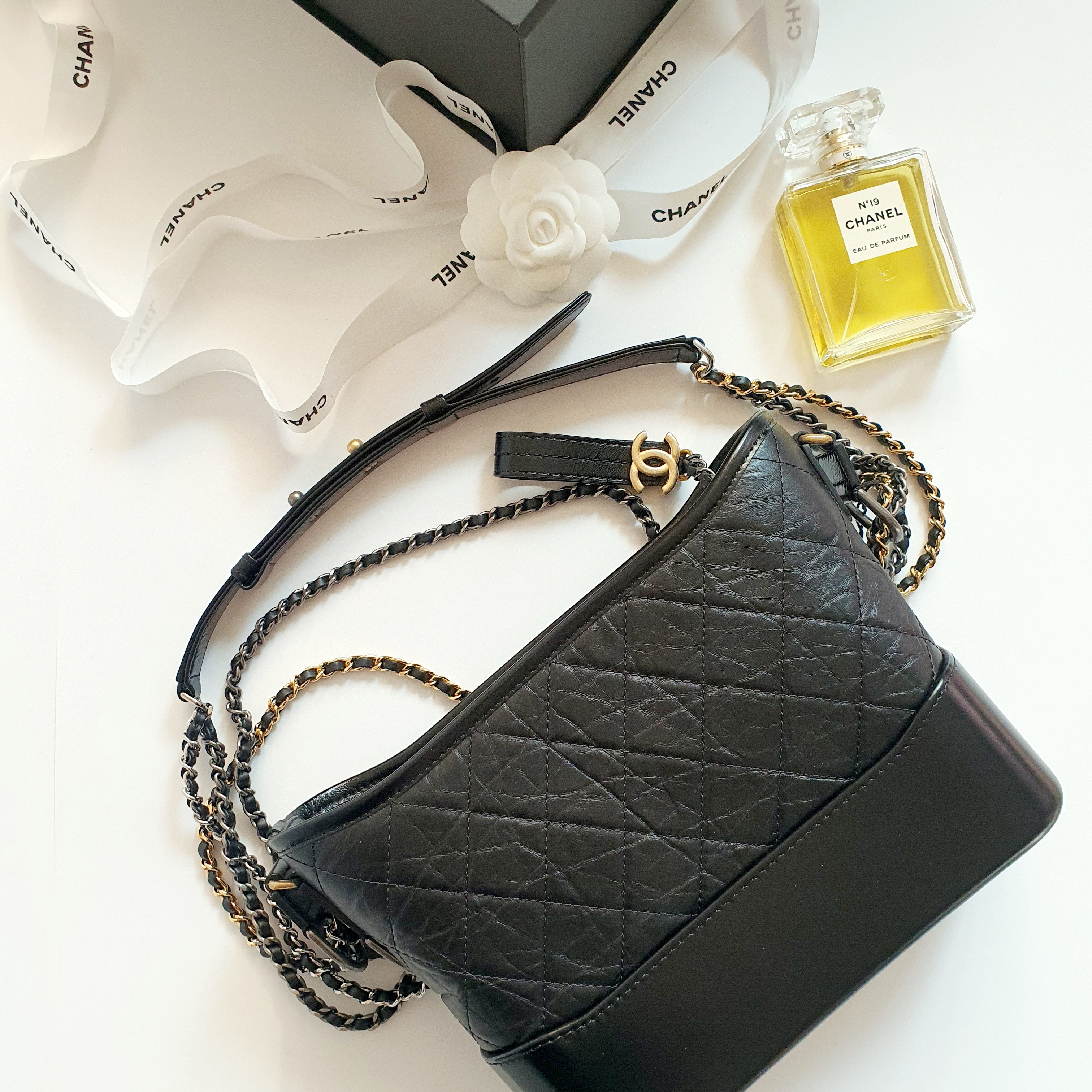 Chanel Gabrielle Medium Hobo Bag Aged Calfskin & Gold Black, Chanel No.5 Eau De Parfum 100ml 착용 스타일