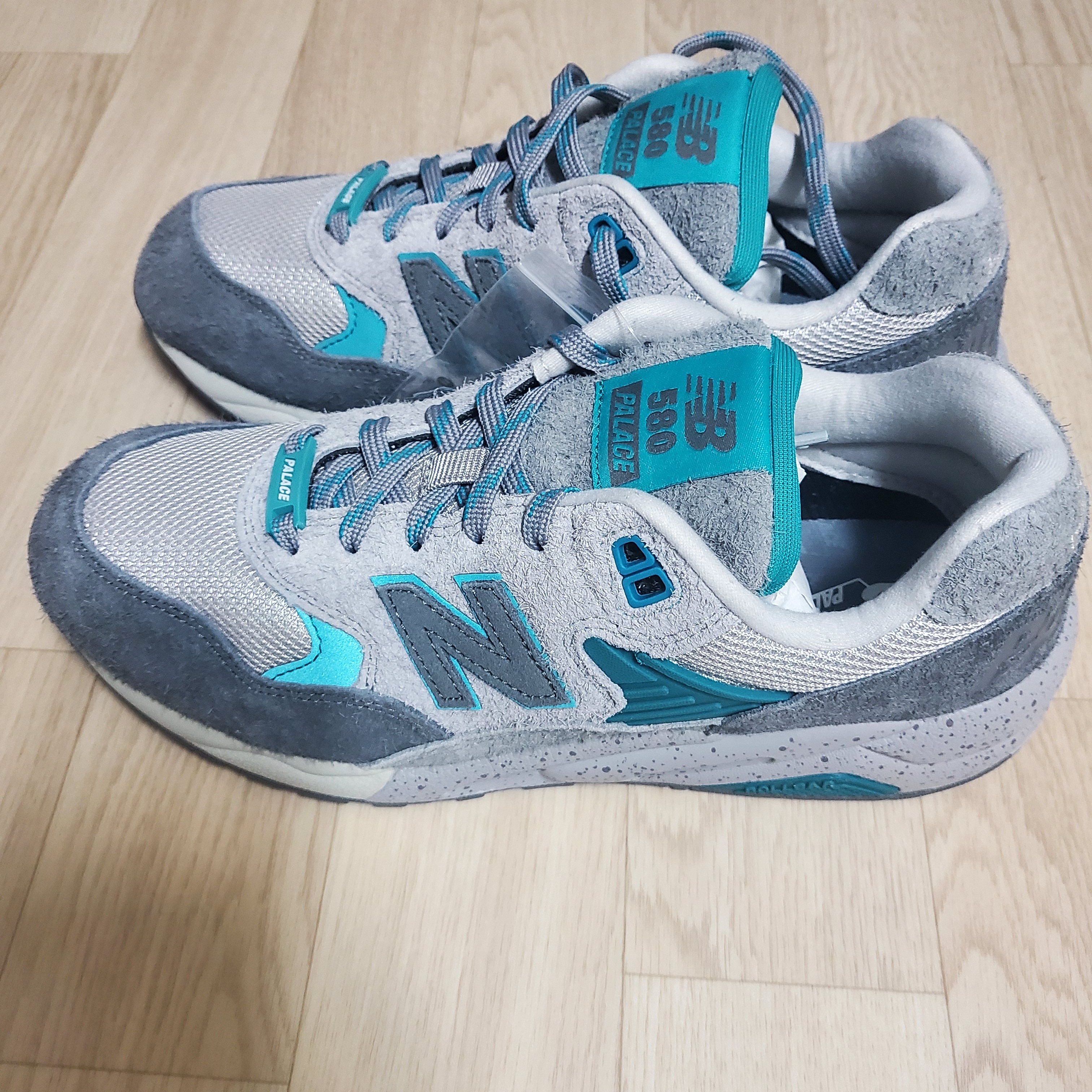 New Balance x Palace MT580 Gargoyle Lapis Blue 착용 스타일