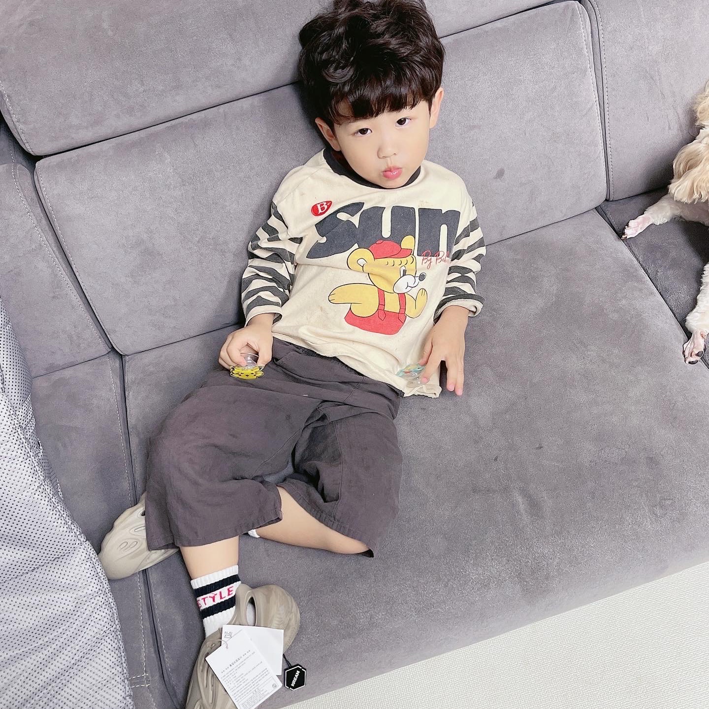 (Kids) Adidas Yeezy Foam RNNR Stone Sage 착용 스타일 - 2