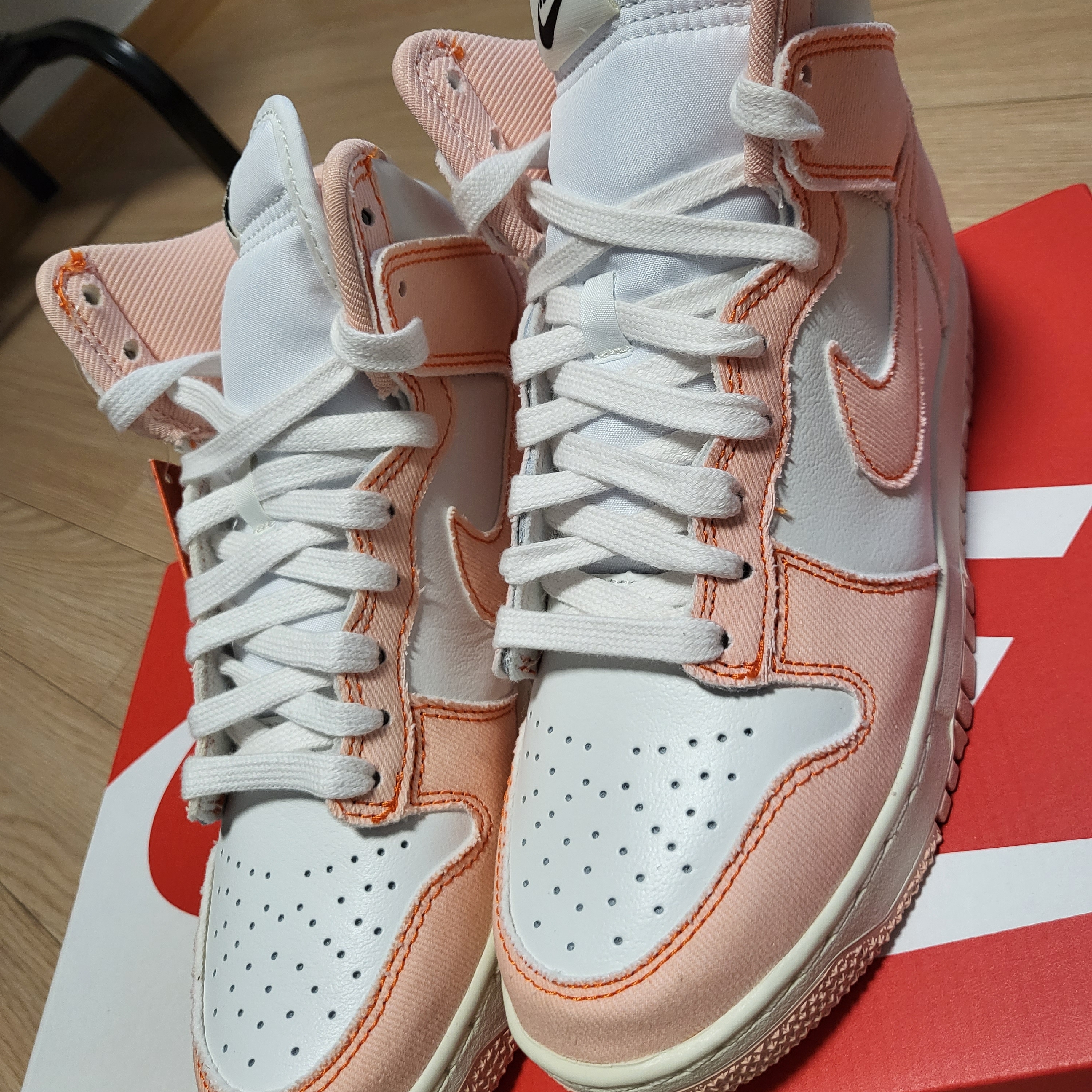 (W) Nike Dunk High 1985 Arctic Orange 착용 스타일 - 3