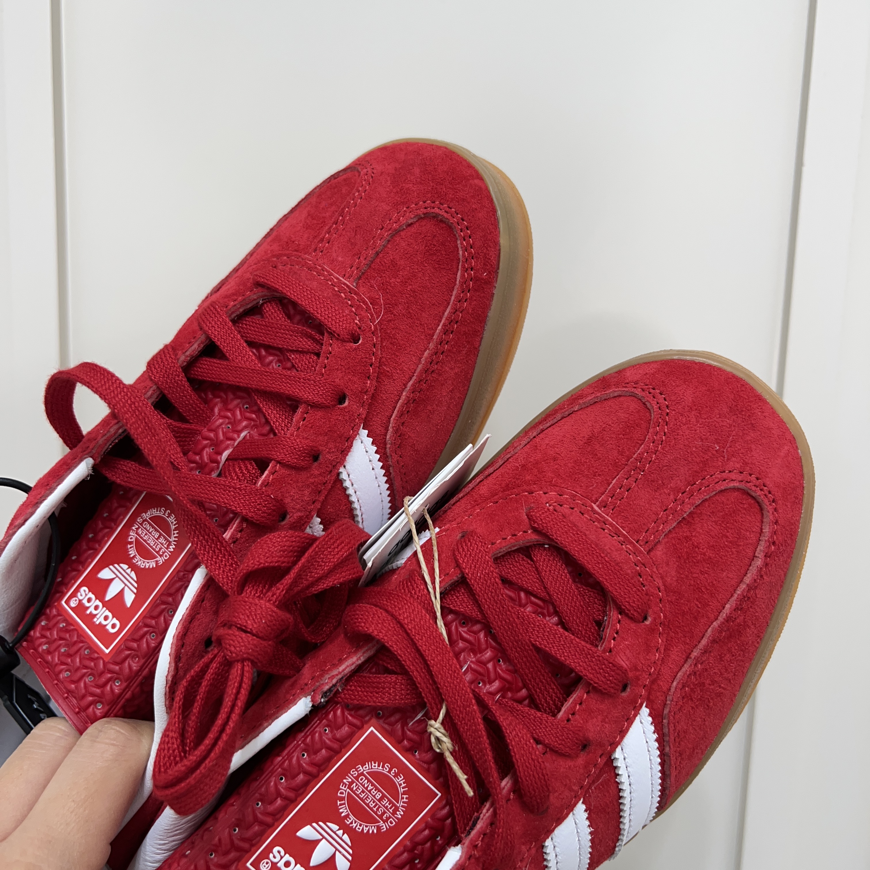 Adidas Gazelle Indoor Scarlet 착용 스타일