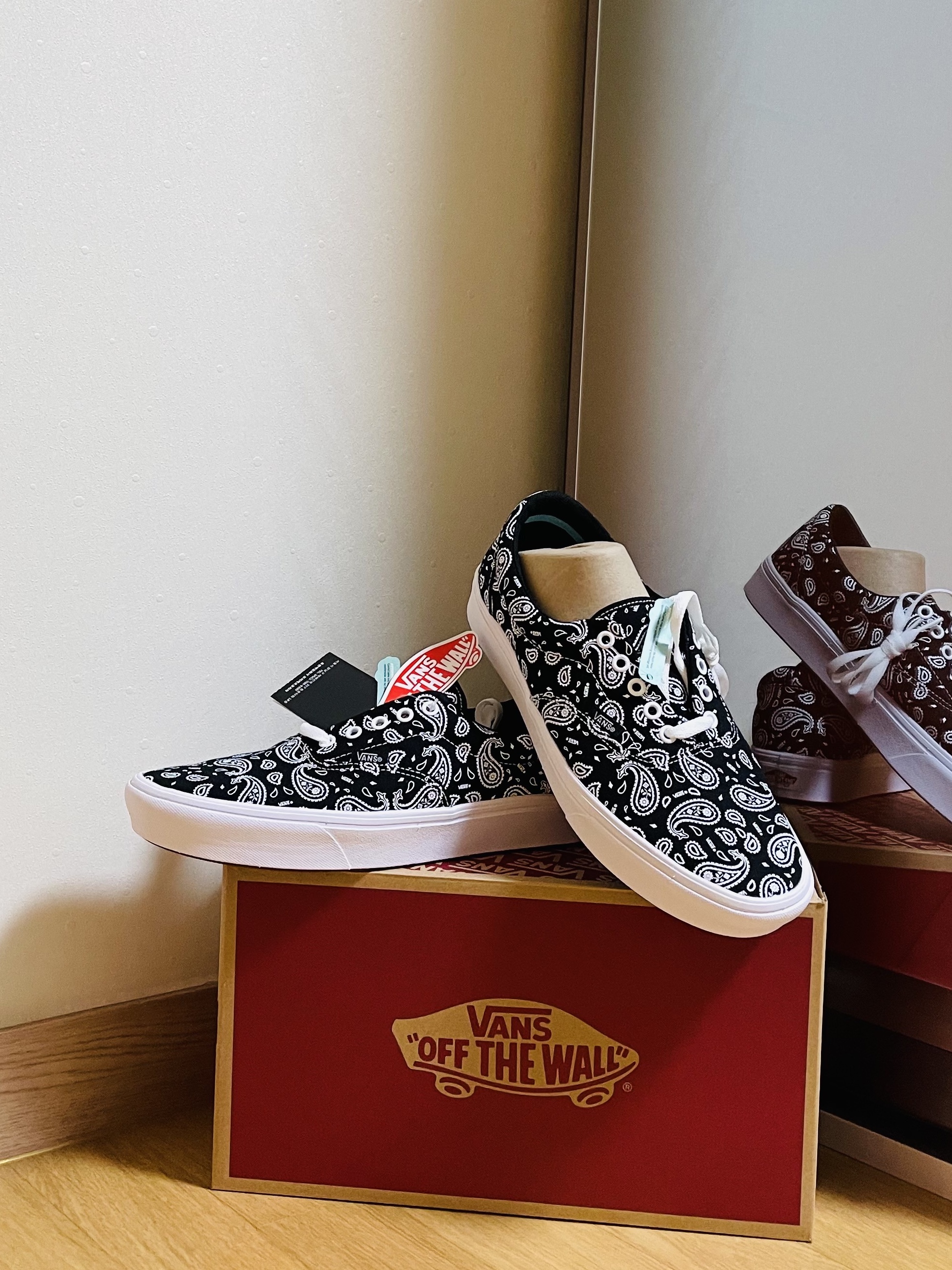 Vans Paisley ComfyCush Era Black 착용 스타일