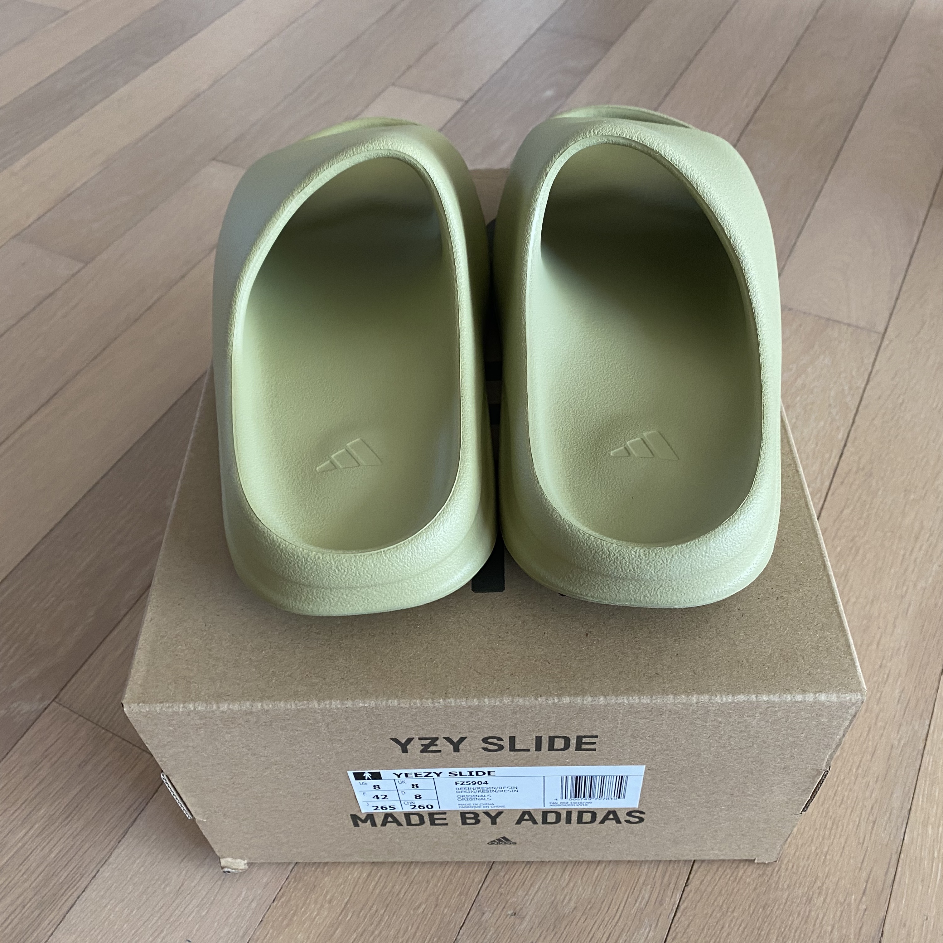 Adidas Yeezy Slide Resin 2022 착용 스타일 - 2