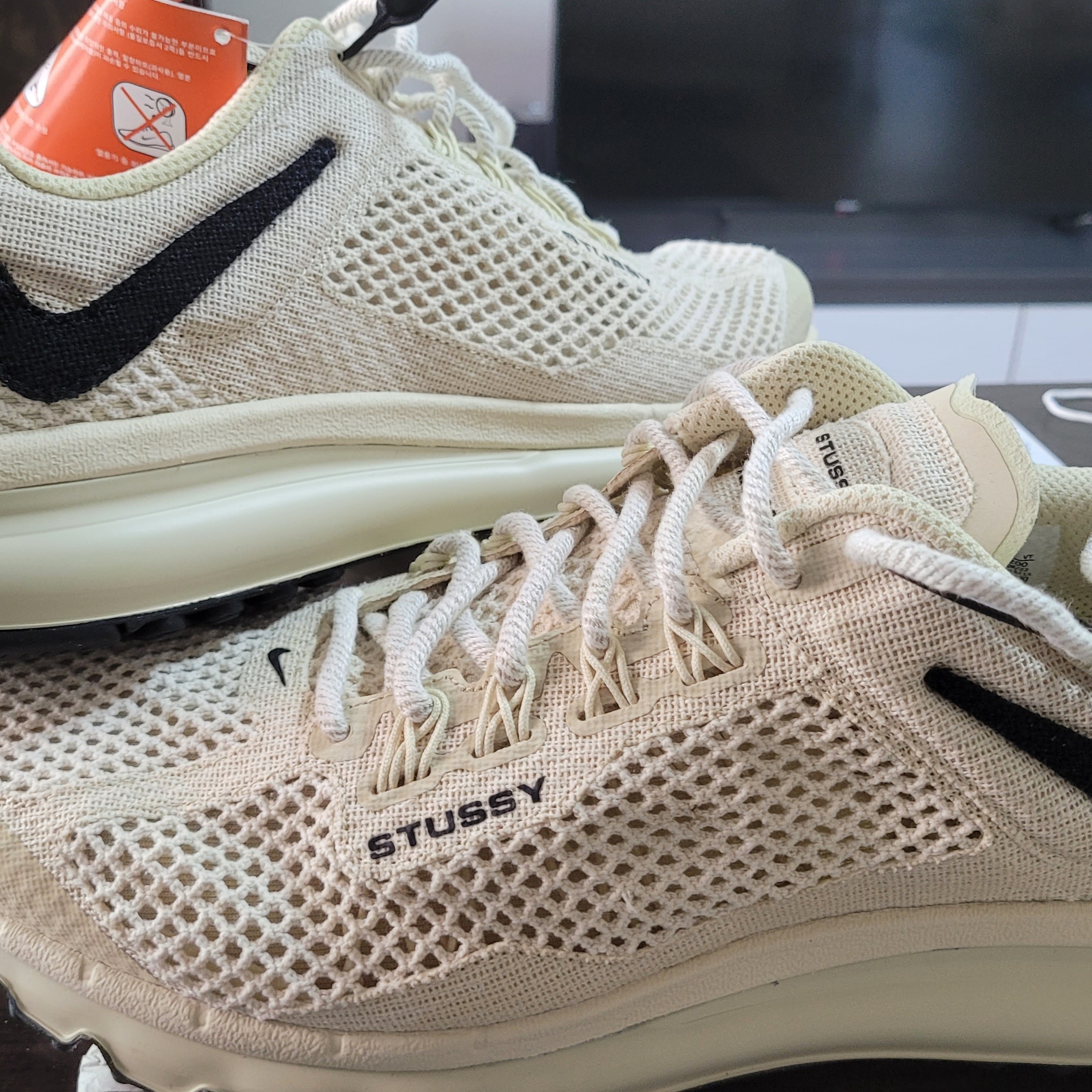 Nike x Stussy Air Max 2013 Fossil 착용 스타일 - 1