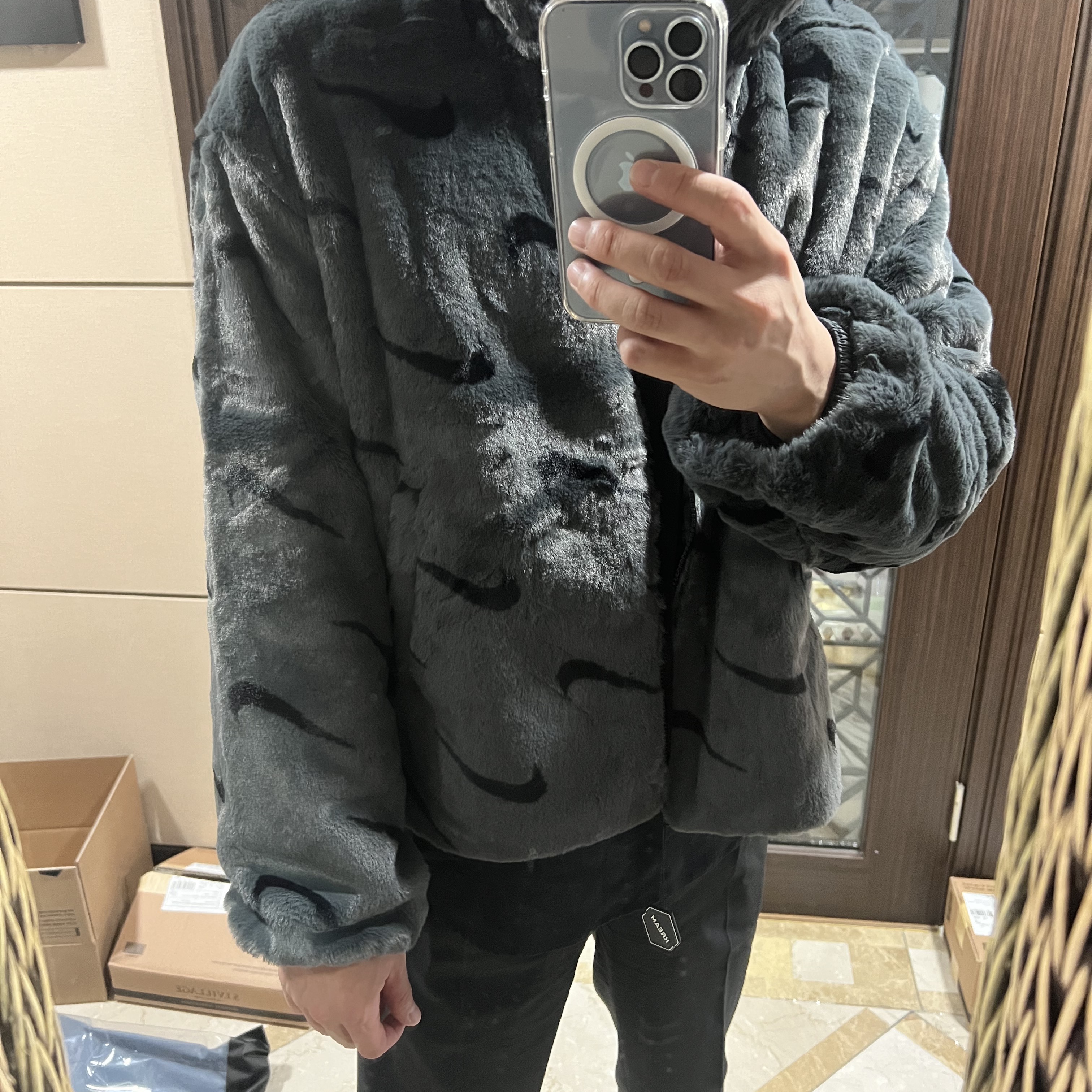 (W)Nike NSW Plush Printed Faux Fur Jacket Dark Smoke Grey - Asia 착용 스타일 - 2