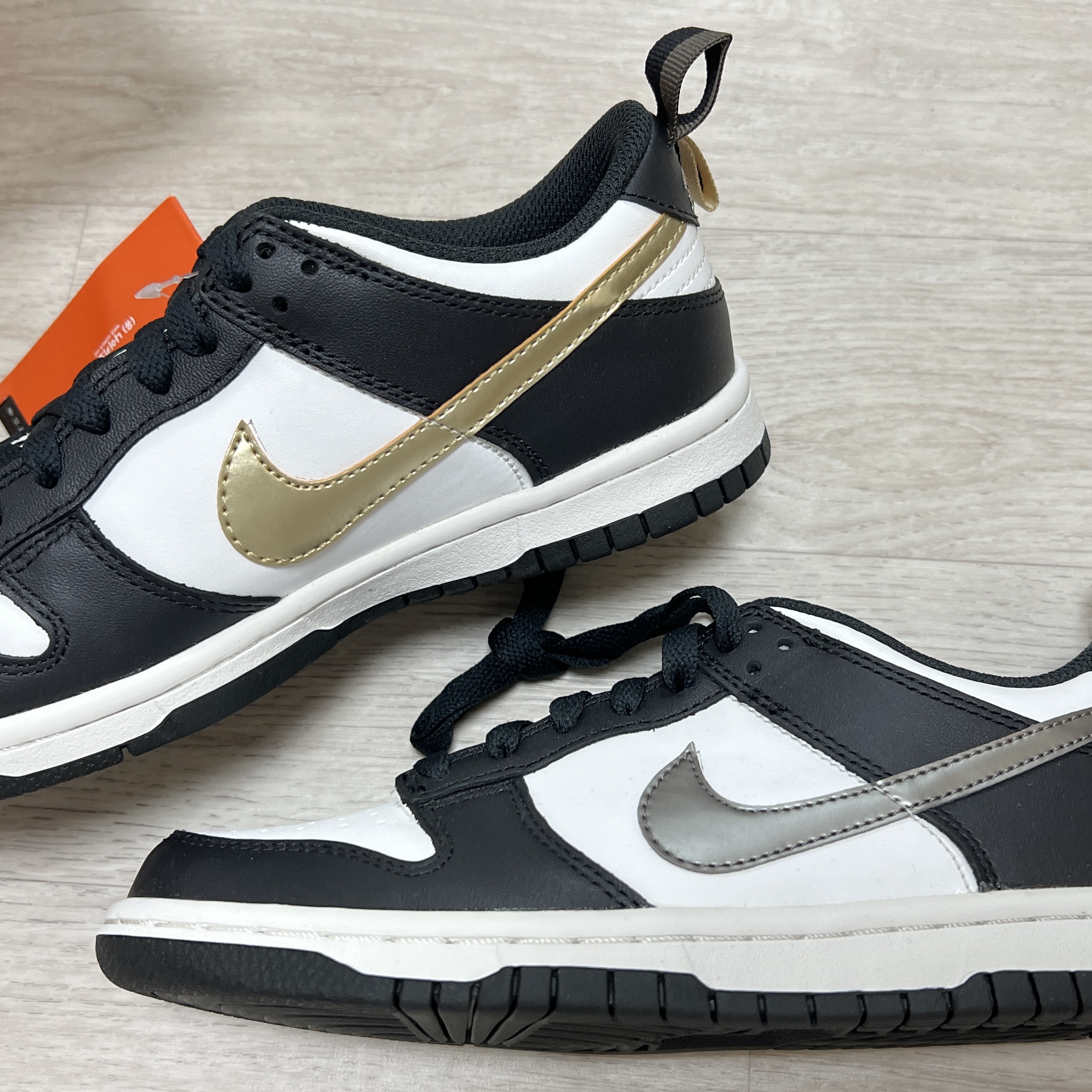 (GS) Nike Dunk Low SE Off Noir Summit White Metallic Pewter 착용 스타일