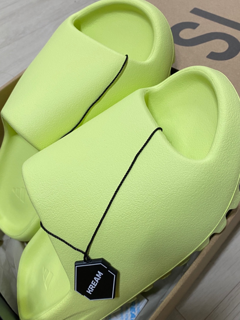 Adidas Yeezy Slide Glow Green 2022/2023 착용 스타일