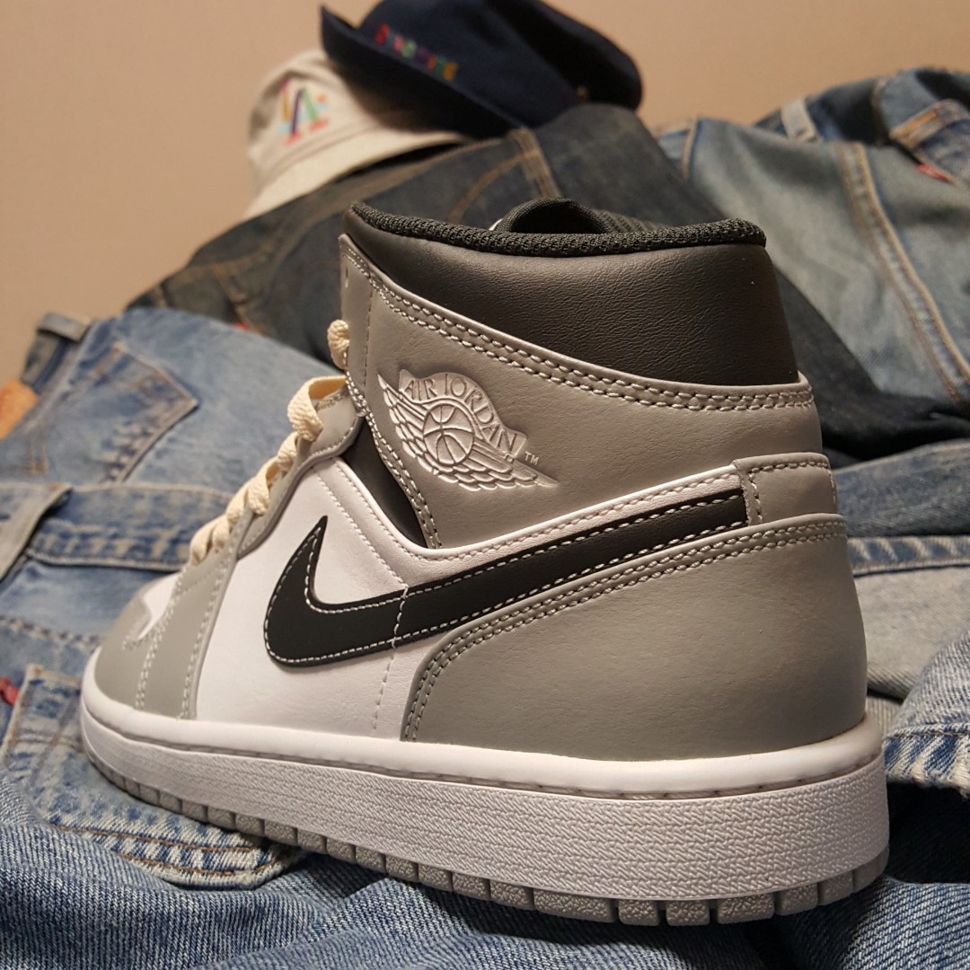 Jordan 1 Mid Light Smoke Grey Anthracite, (GS) Jordan 1 Mid Light Smoke Grey Anthracite 착용 스타일 - 1