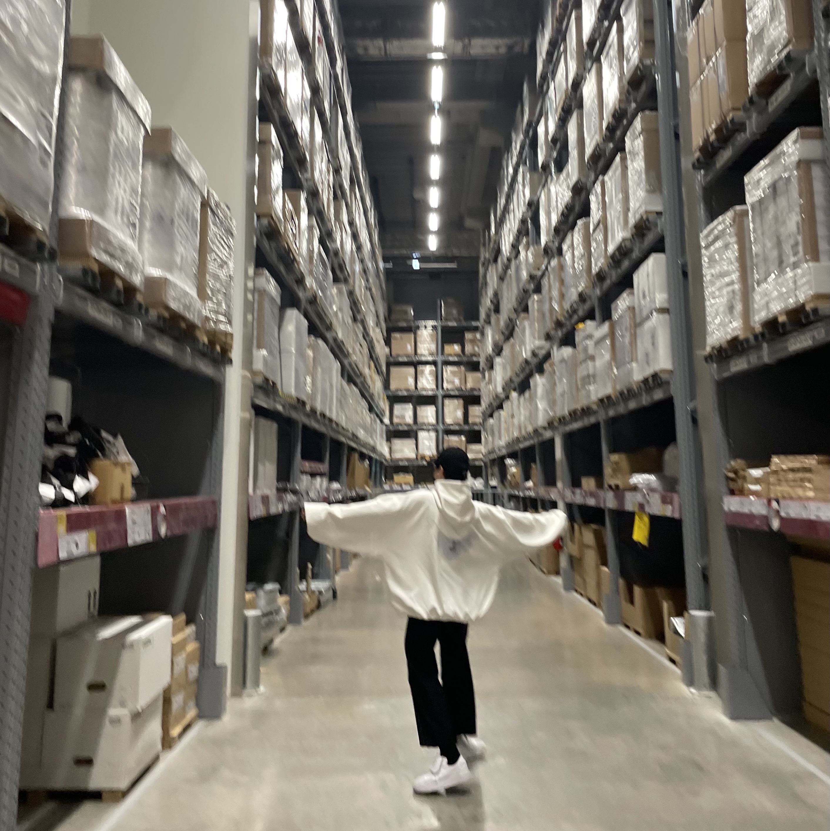 Yeezy Gap Engineered By Balenciaga Dove Hoodie White, Nike x Peaceminusone Kwondo1 White 착용 스타일