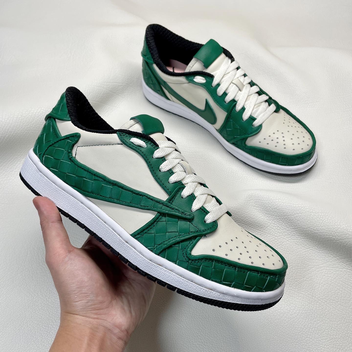 Jordan 1 Low Green Toe, Jordan 1 x Travis Scott Retro Low OG SP Sail and Ridgerock 착용 스타일 - 2