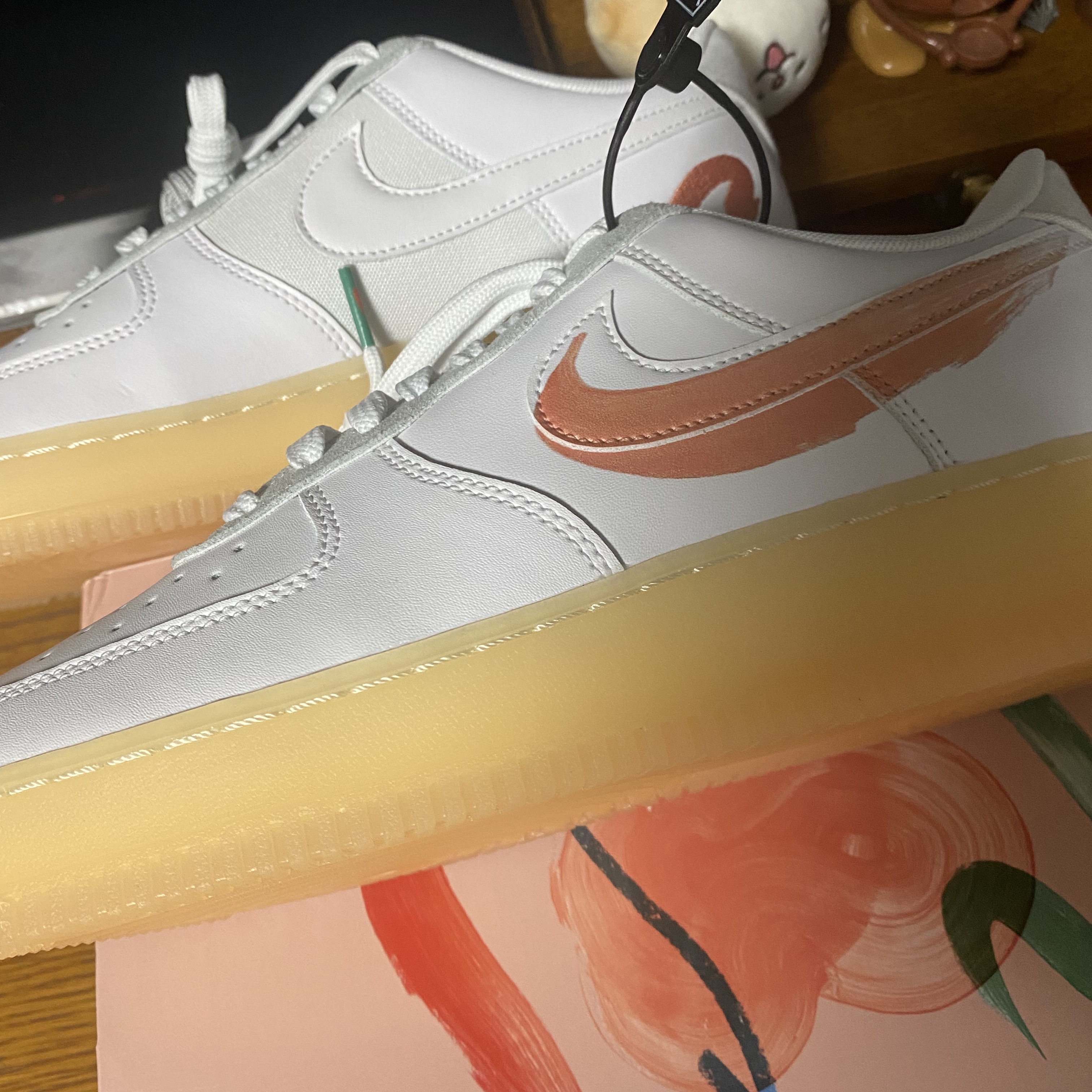 Nike x Mayumi Yamase Air Force 1 Flyleather Solar Red 착용 스타일 - 2