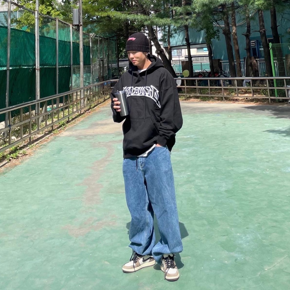 Jordan 1 x Travis Scott Retro High OG SP Mocha, Supreme Script Logo Beanie Black - 21FW 착용 스타일