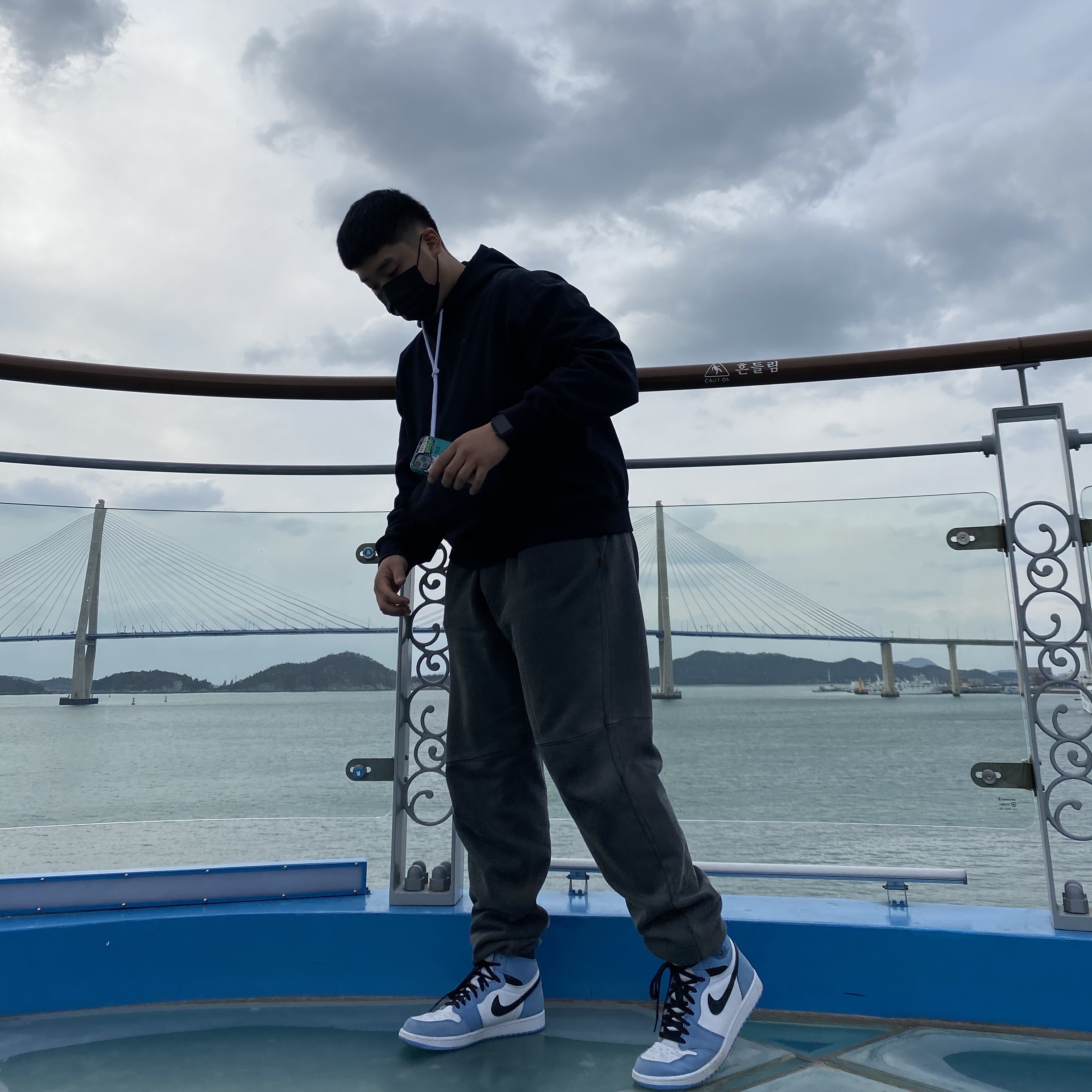 IAB Studio Blocked Pigment Sweatpants Black, Nike NRG Solo Swoosh Fleece Hoodie Black White - Asia 착용 스타일