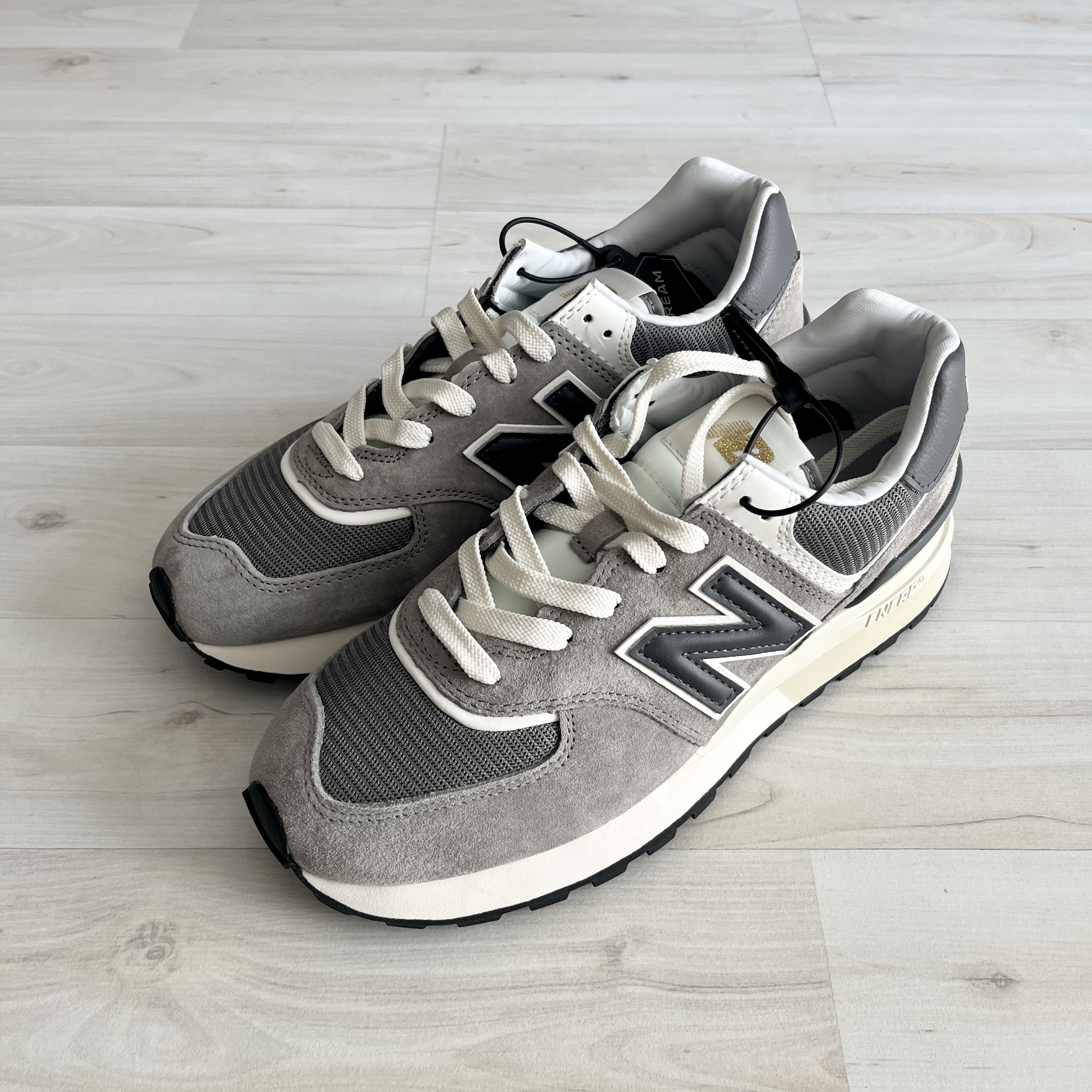 New Balance 574 Legacy Grey 착용 스타일 - 1