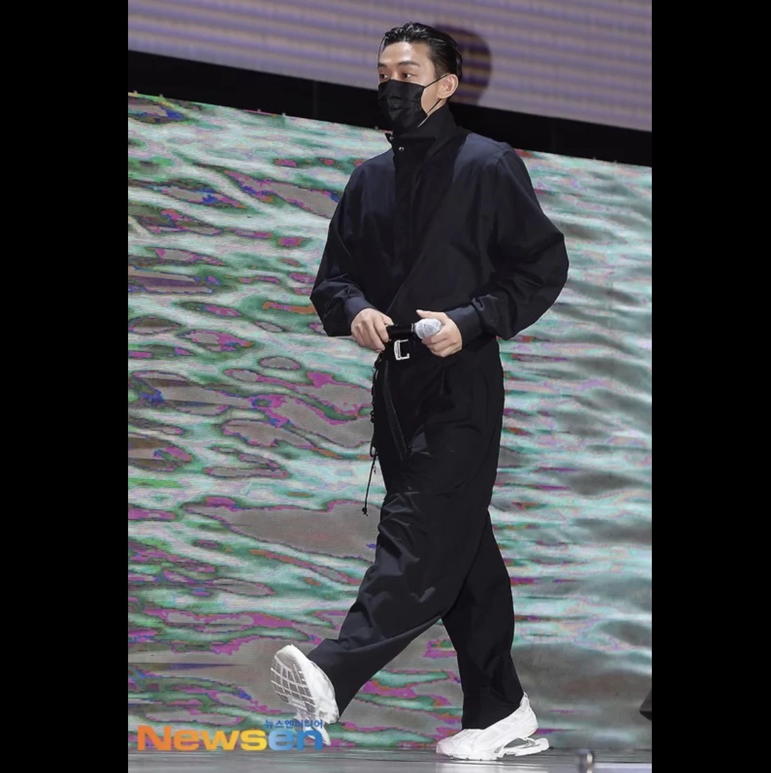 Balenciaga X-Pander Sneakers White 착용 스타일 - 1