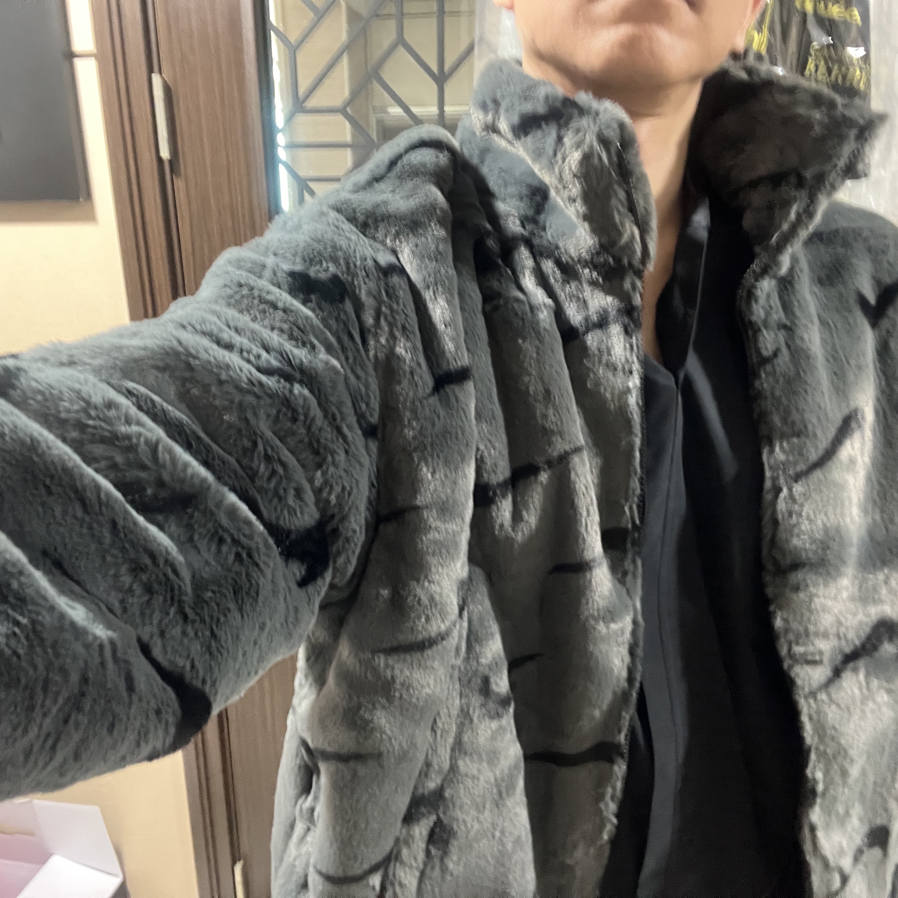 (W)Nike NSW Plush Printed Faux Fur Jacket Dark Smoke Grey - Asia 착용 스타일 - 1