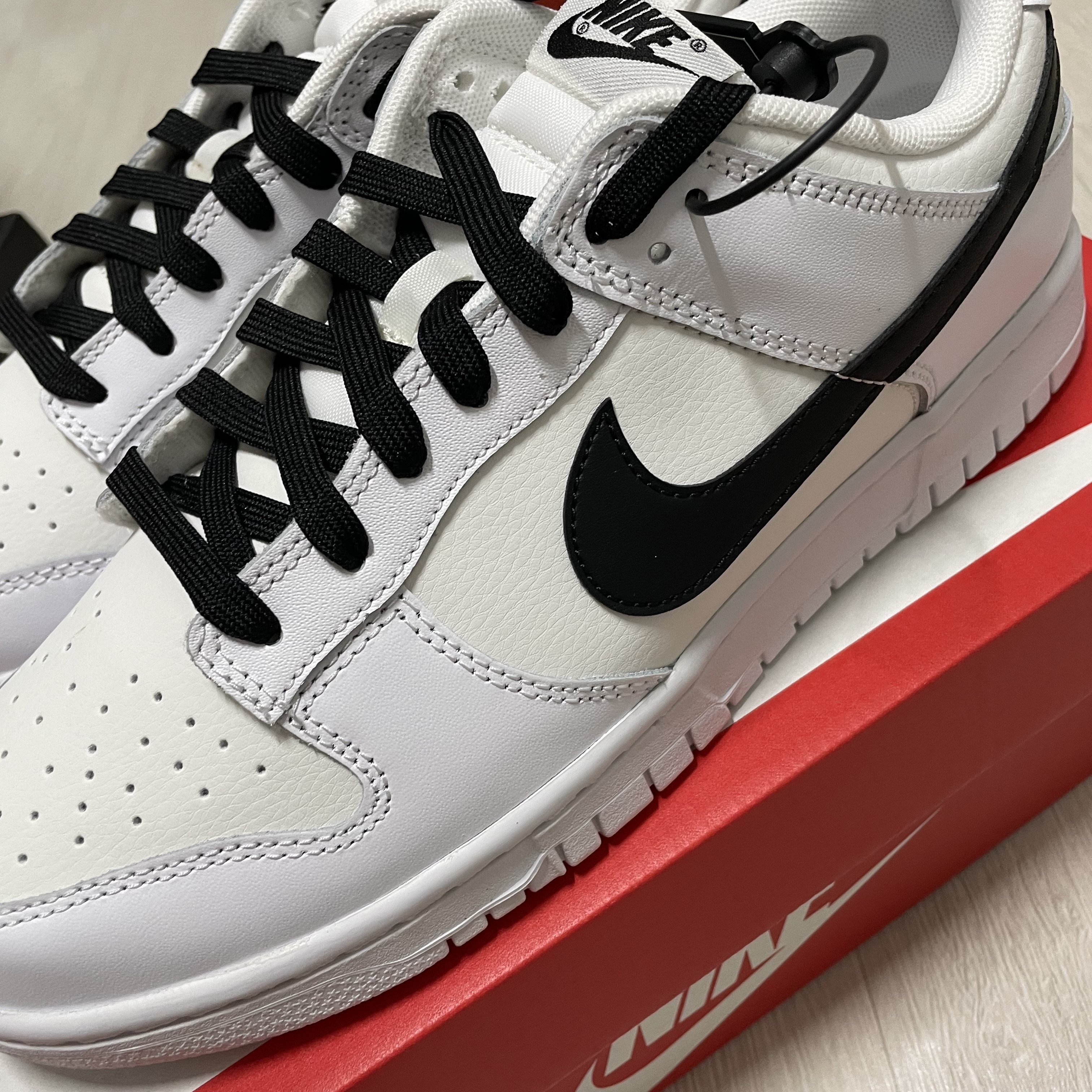 Nike Dunk Low Retro Summit White, Jordan 1 Low Golf Starfish 착용 스타일 - 1