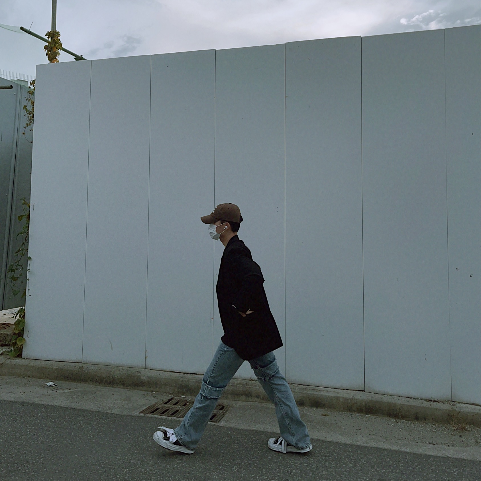 Maison Mihara Yasuhiro Hank OG Sole Canvas Low-top Sneakers Black 착용 스타일 - 3