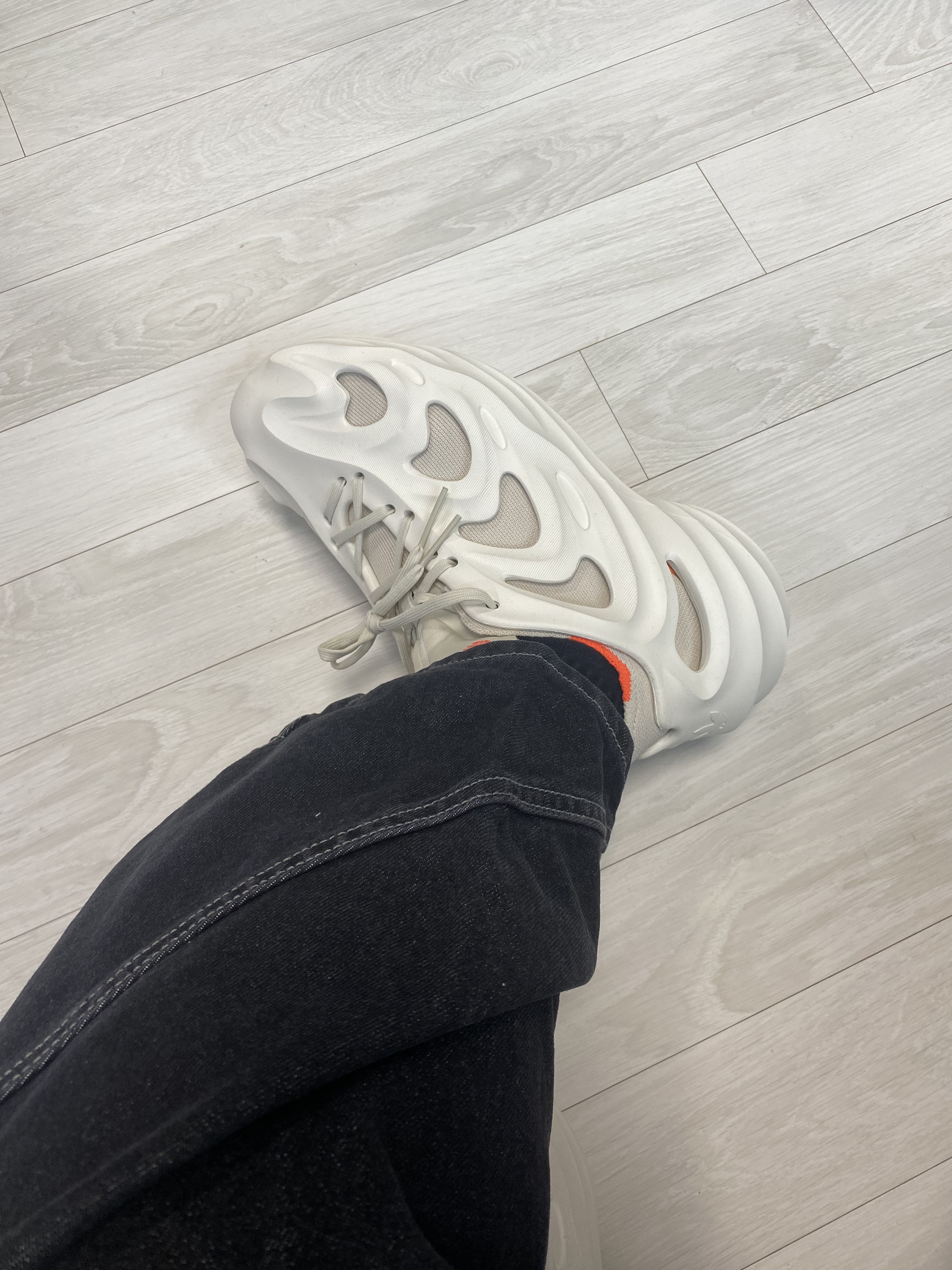 Adidas Adifom Q Off White 착용 스타일 - 3