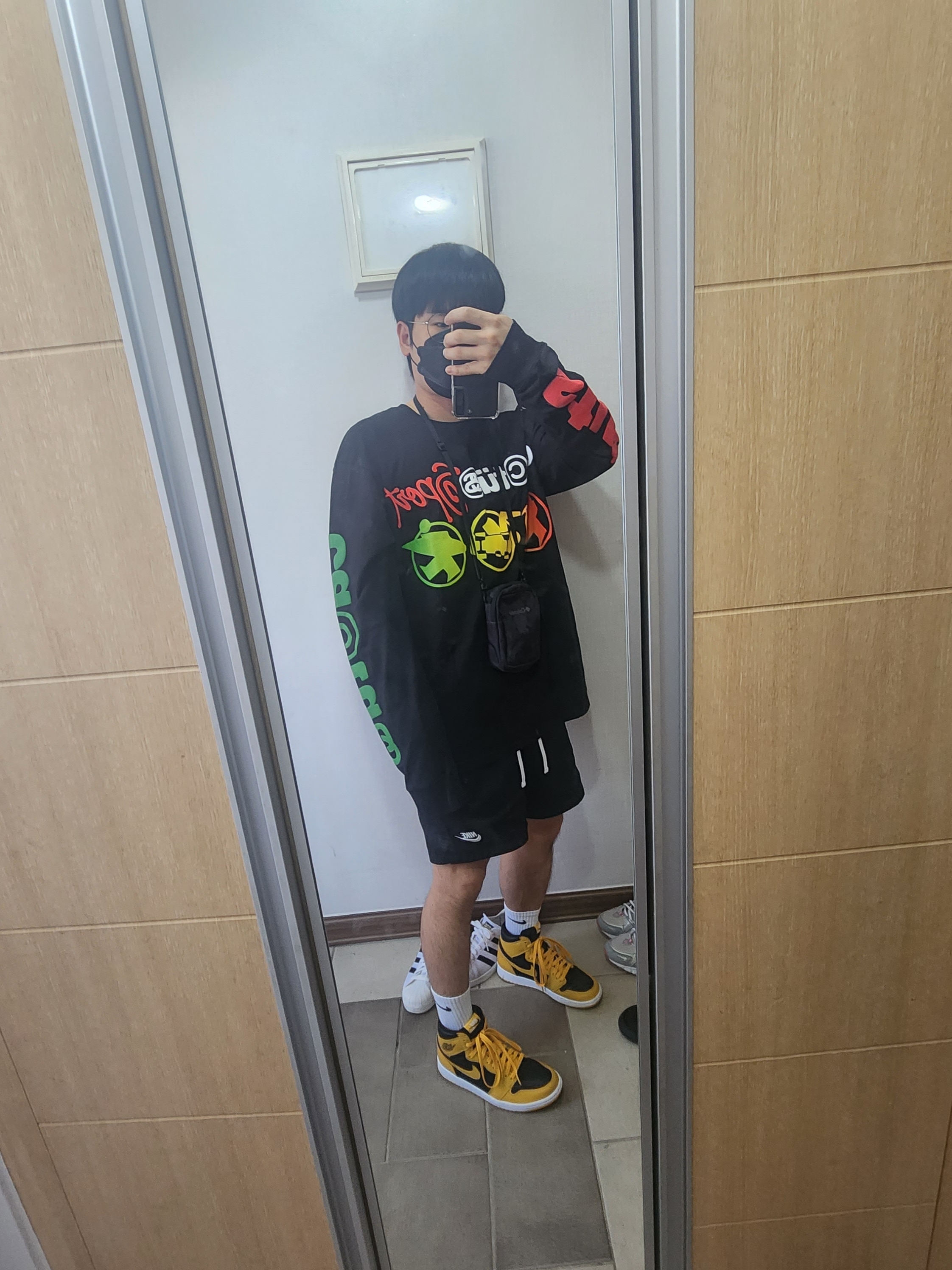 Stussy x Cactus Plant Flea Market Sport LS T-Shirt Black, Jordan 1 Retro High OG Pollen 착용 스타일