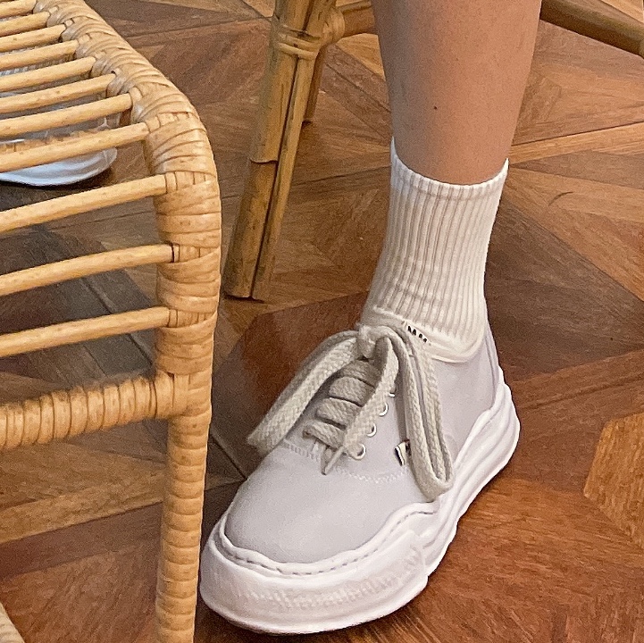 Maison Mihara Yasuhiro Baker OG Sole Over Dyed Canvas Low-top Grey 착용 스타일 - 1