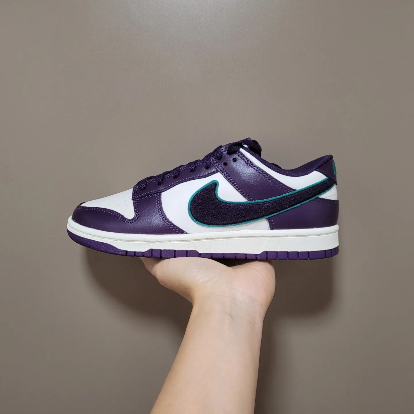 Nike Dunk Low Grand Purple 착용 스타일 - 1