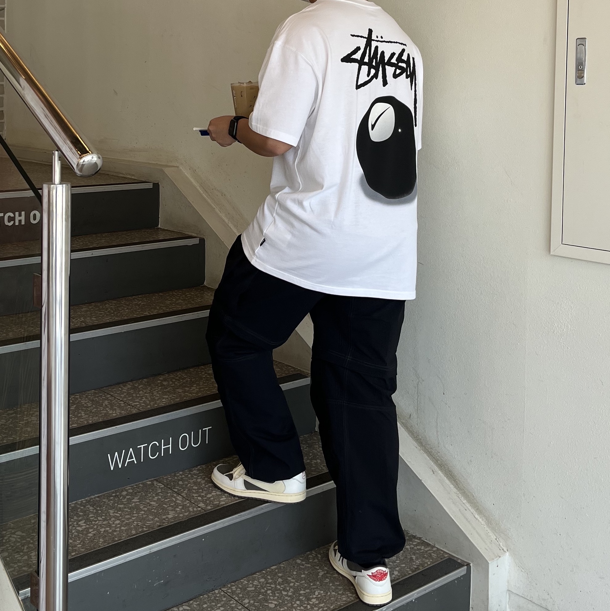 Jordan 1 x Travis Scott Retro Low OG SP Sail and Ridgerock, Nike ACG Smith Summit Cargo Pants Black Summit White - US/EU 착용 스타일