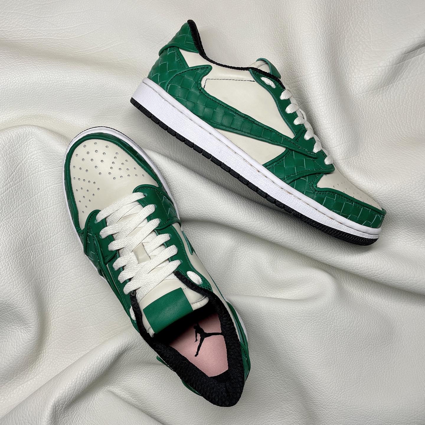 Jordan 1 Retro Low OG Bleached Coral, (TD) Jordan 1 x Travis Scott Retro Low OG SP Sail and Ridgerock 착용 스타일 - 2