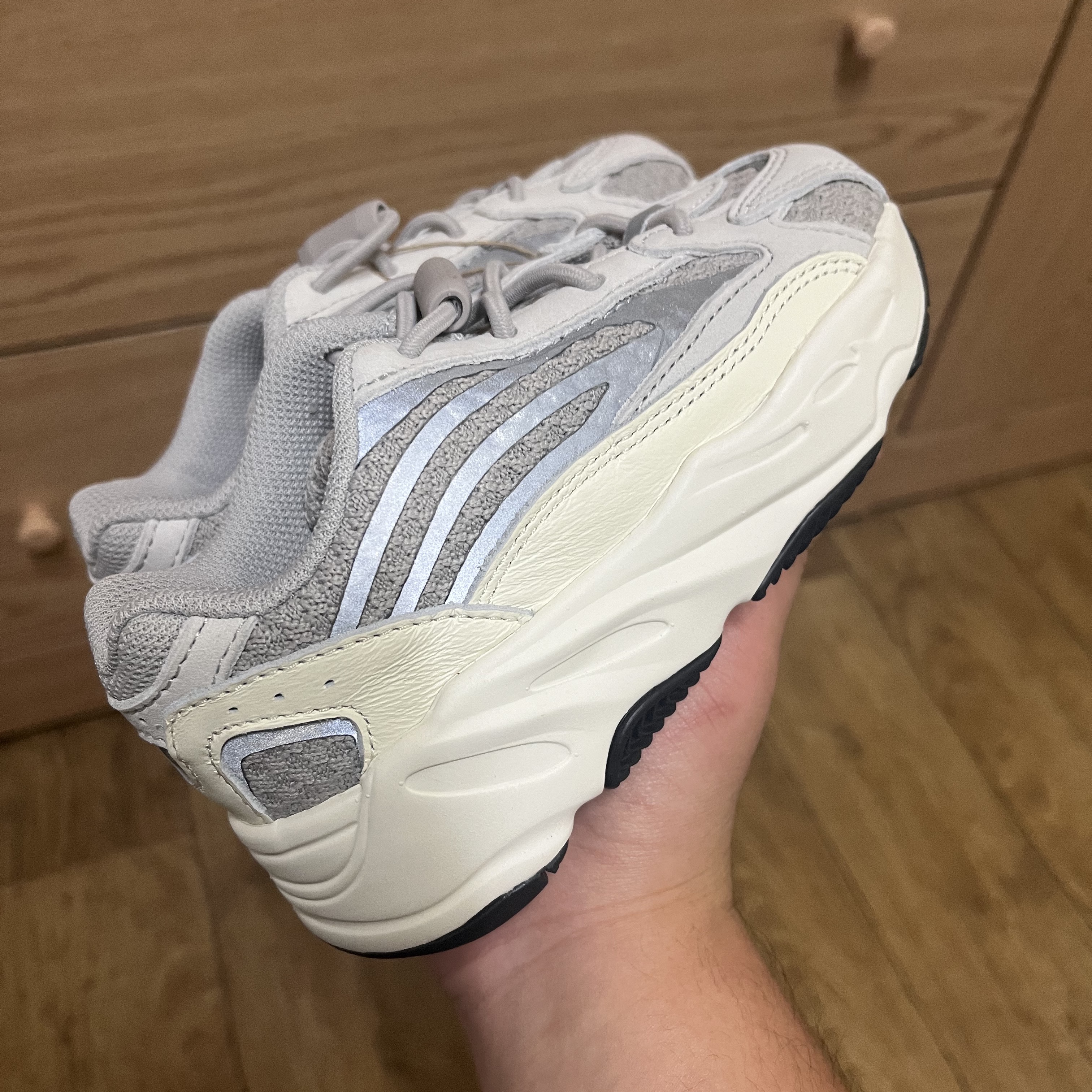 (Infant) Adidas Yeezy Boost 700 V2 Static 착용 스타일