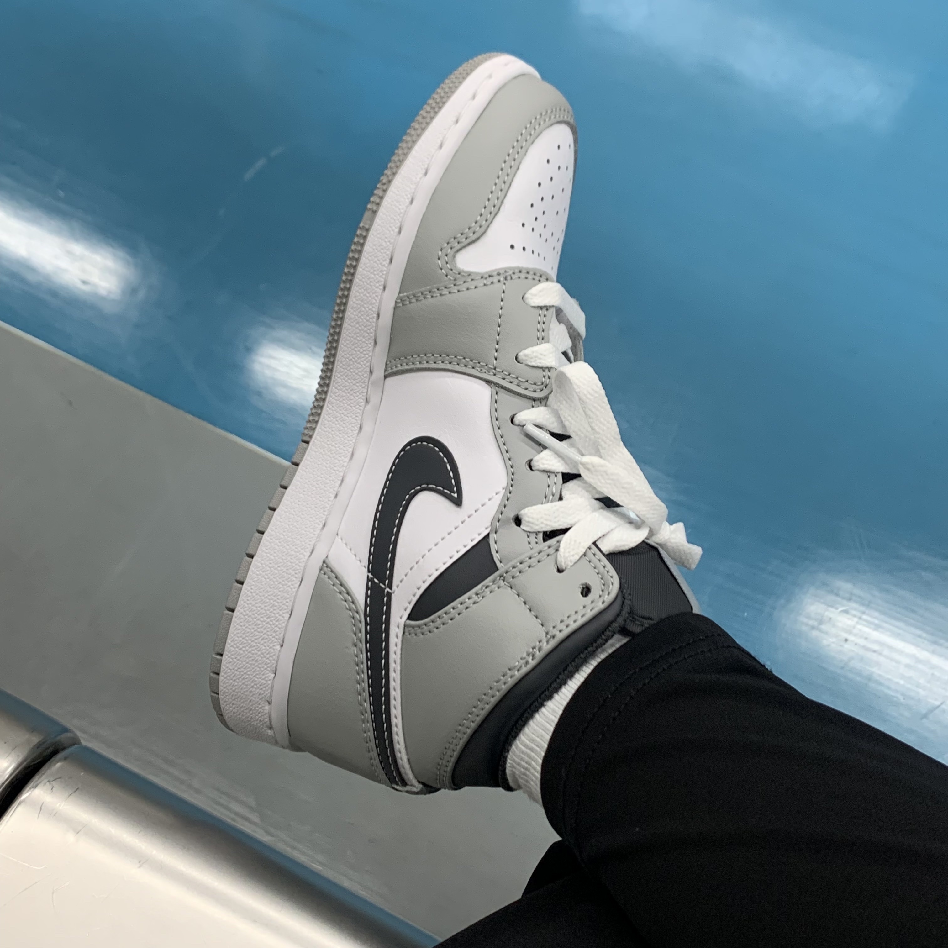 Jordan 1 Mid Light Smoke Grey Anthracite 착용 스타일