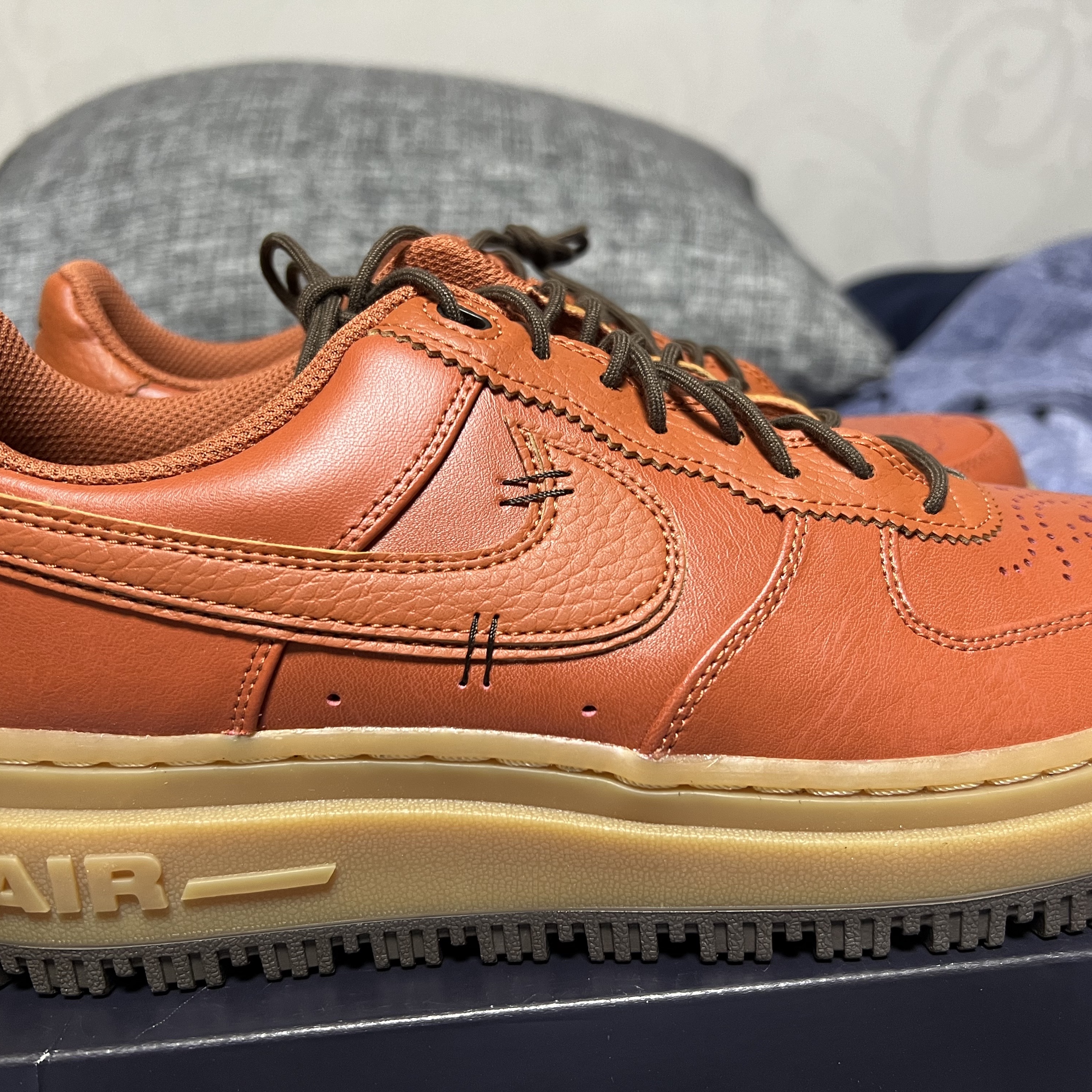 Nike Air Force 1 Luxe Burnt Sunrise 착용 스타일 - 2