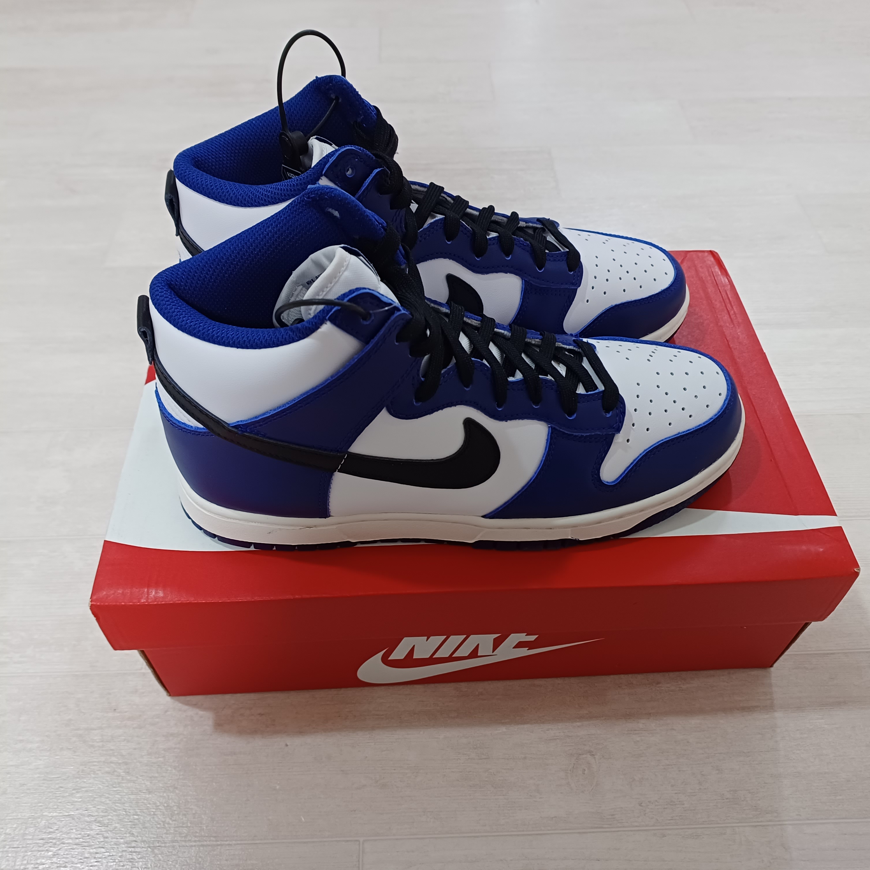 (W) Nike Dunk High Deep Royal Blue 착용 스타일 - 2