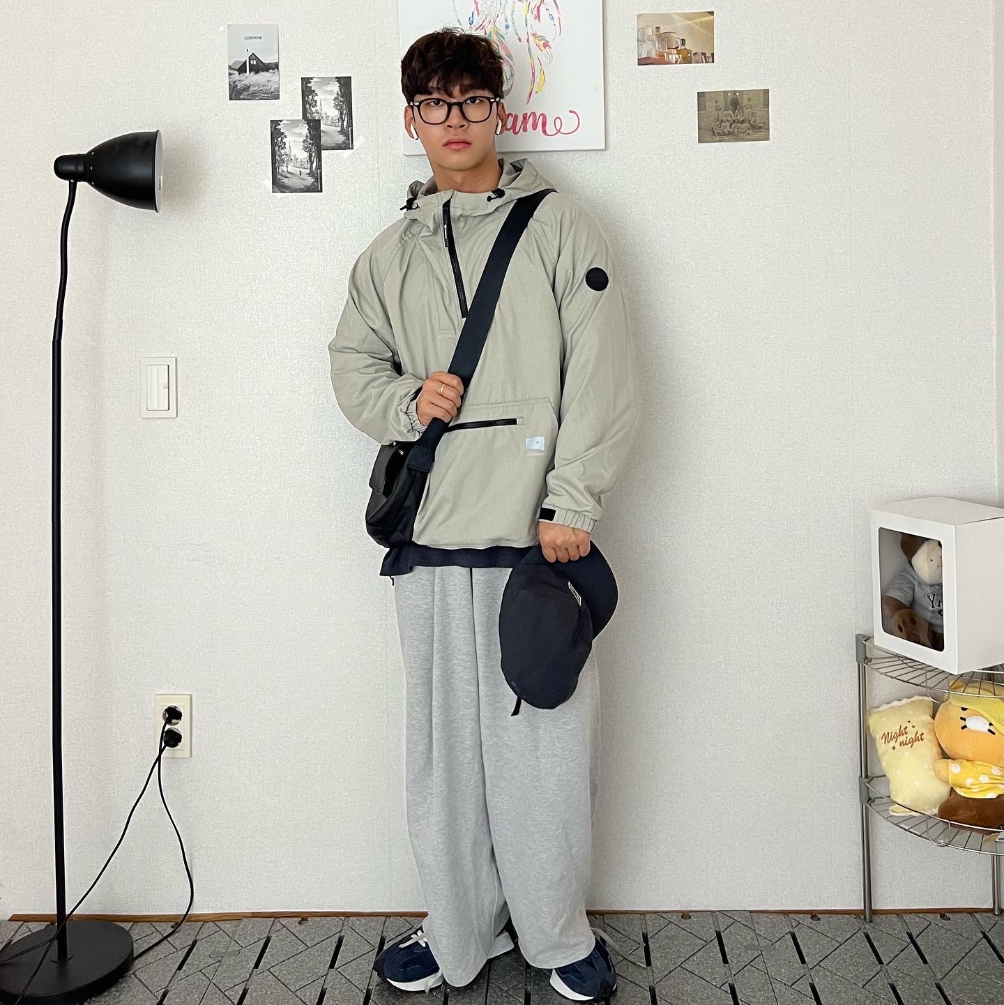 New Balance 327 Navy 착용 스타일 - 2