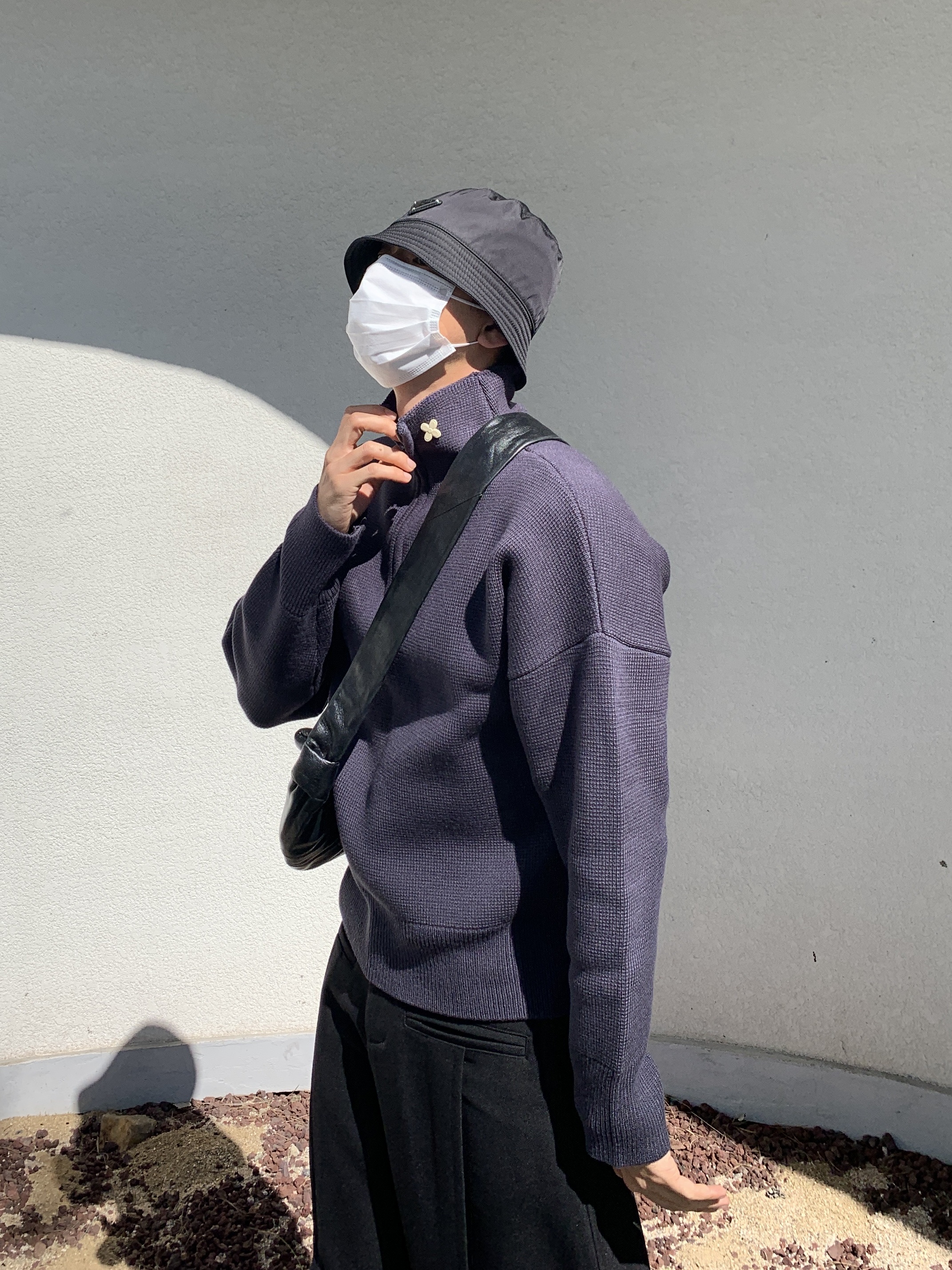 Prada Re-Nylon Bucket Hat Black 착용 스타일 - 2