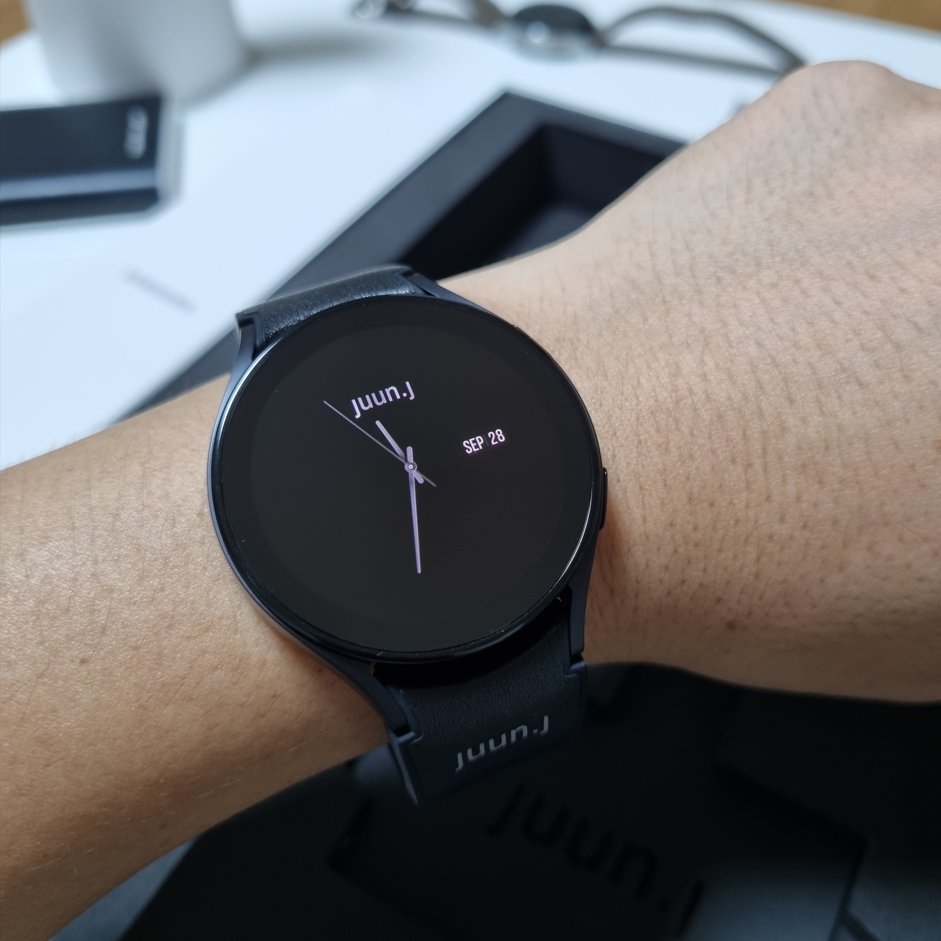 Samsung Galaxy Watch5 44mm Juun.J Edition Black (Korean Ver.) 착용 스타일 - 2