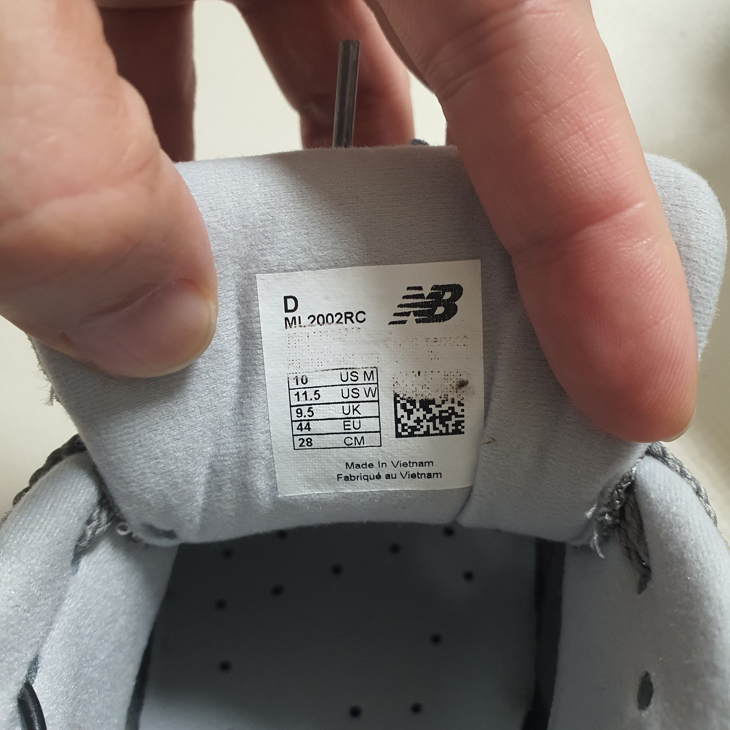 New Balance 2002R Grey 착용 스타일 - 1