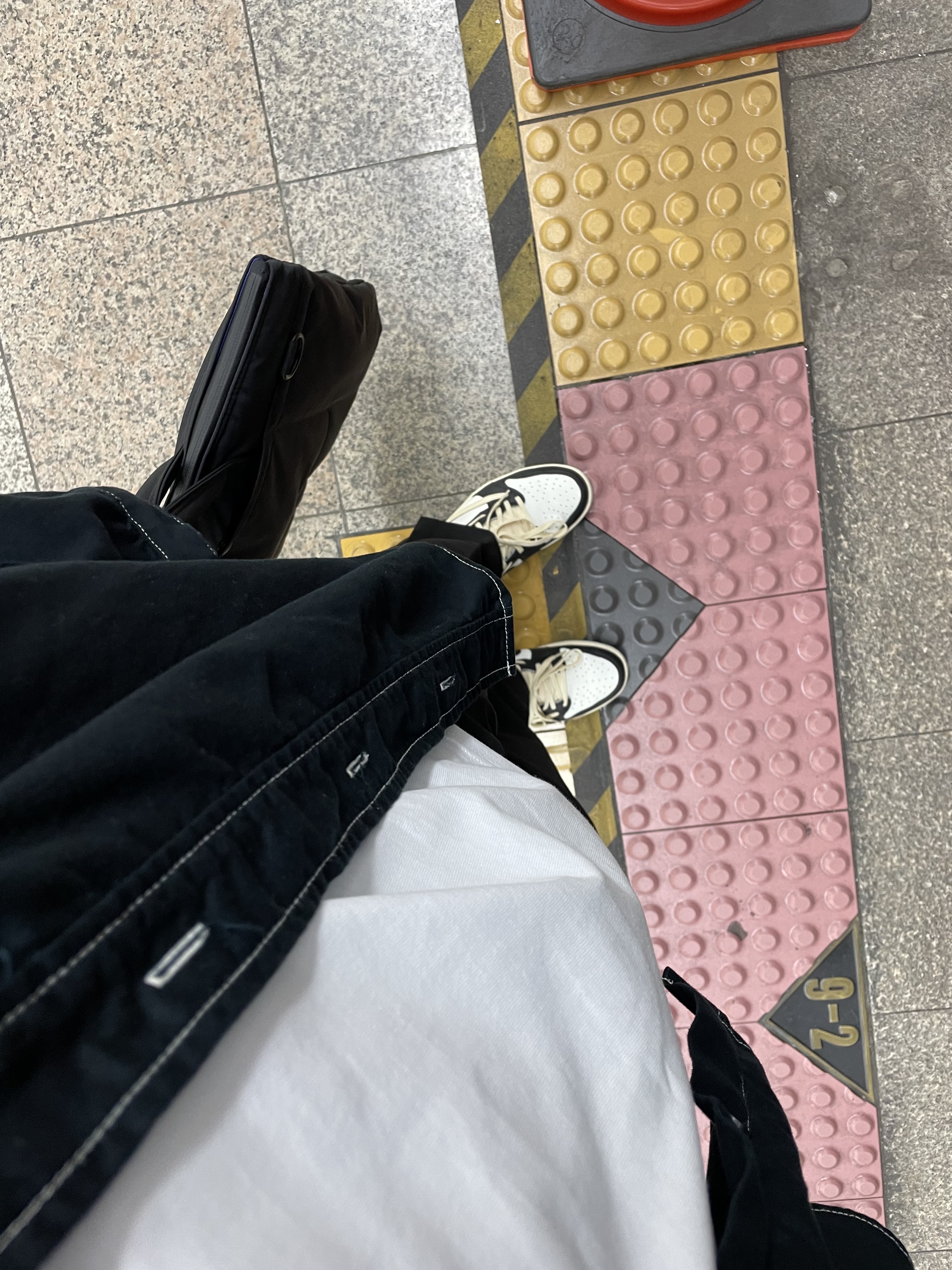 Jordan 1 x Travis Scott x Fragment Retro Low OG SP Military Blue 착용 스타일 - 2