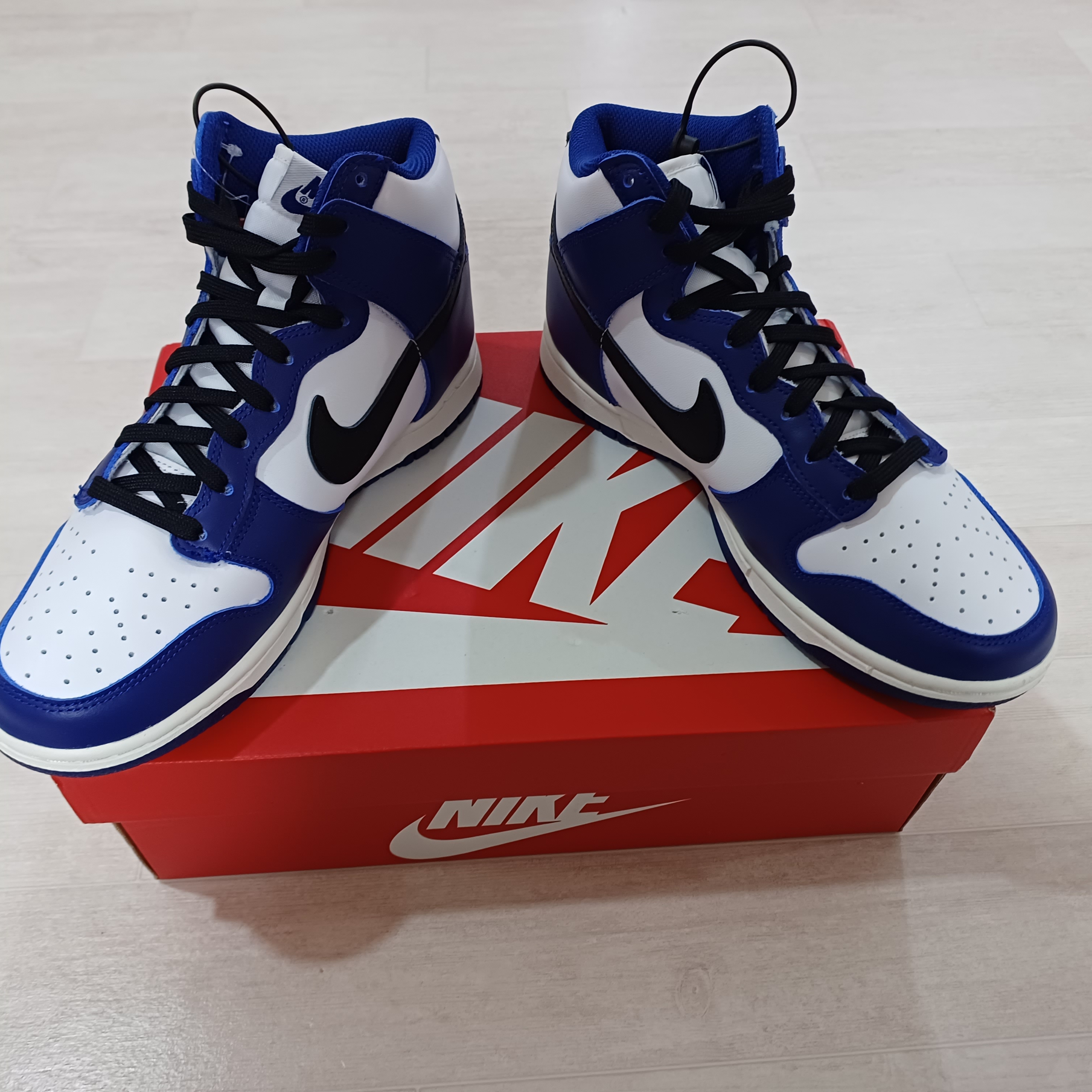 (W) Nike Dunk High Deep Royal Blue 착용 스타일 - 1