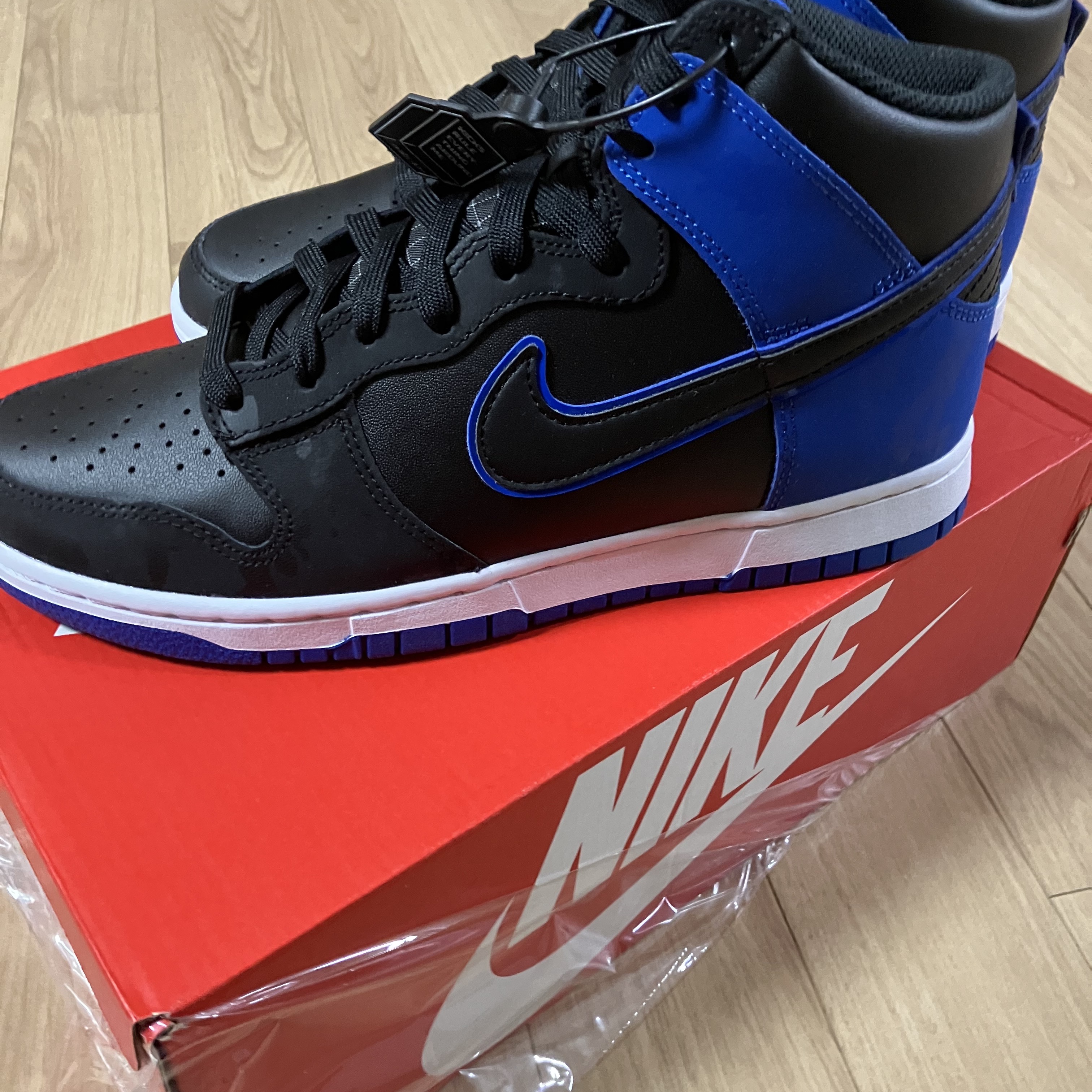 Nike Dunk High Retro SE Camo Black Royal 착용 스타일
