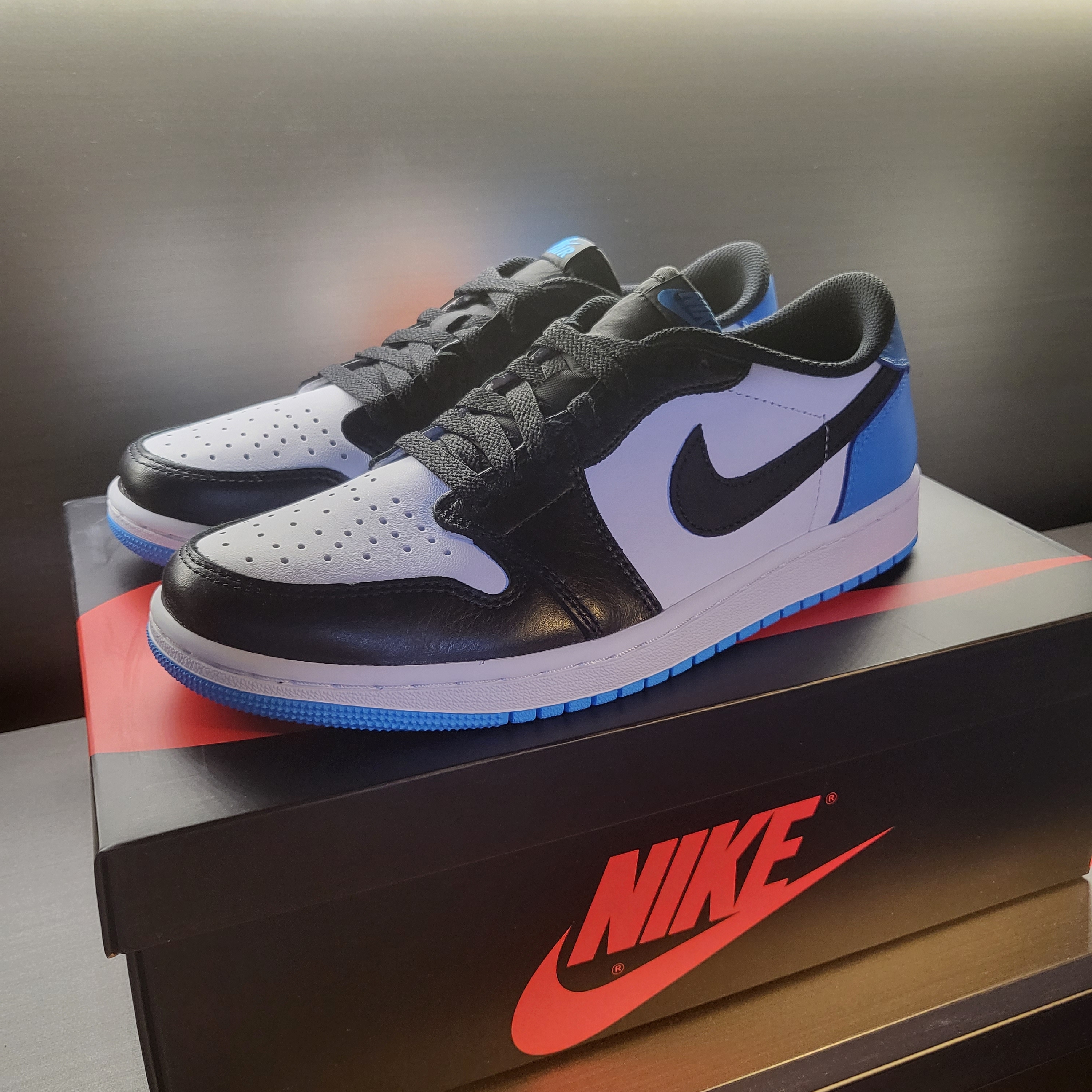 Jordan 1 Retro Low OG Black and Dark Powder Blue 착용 스타일