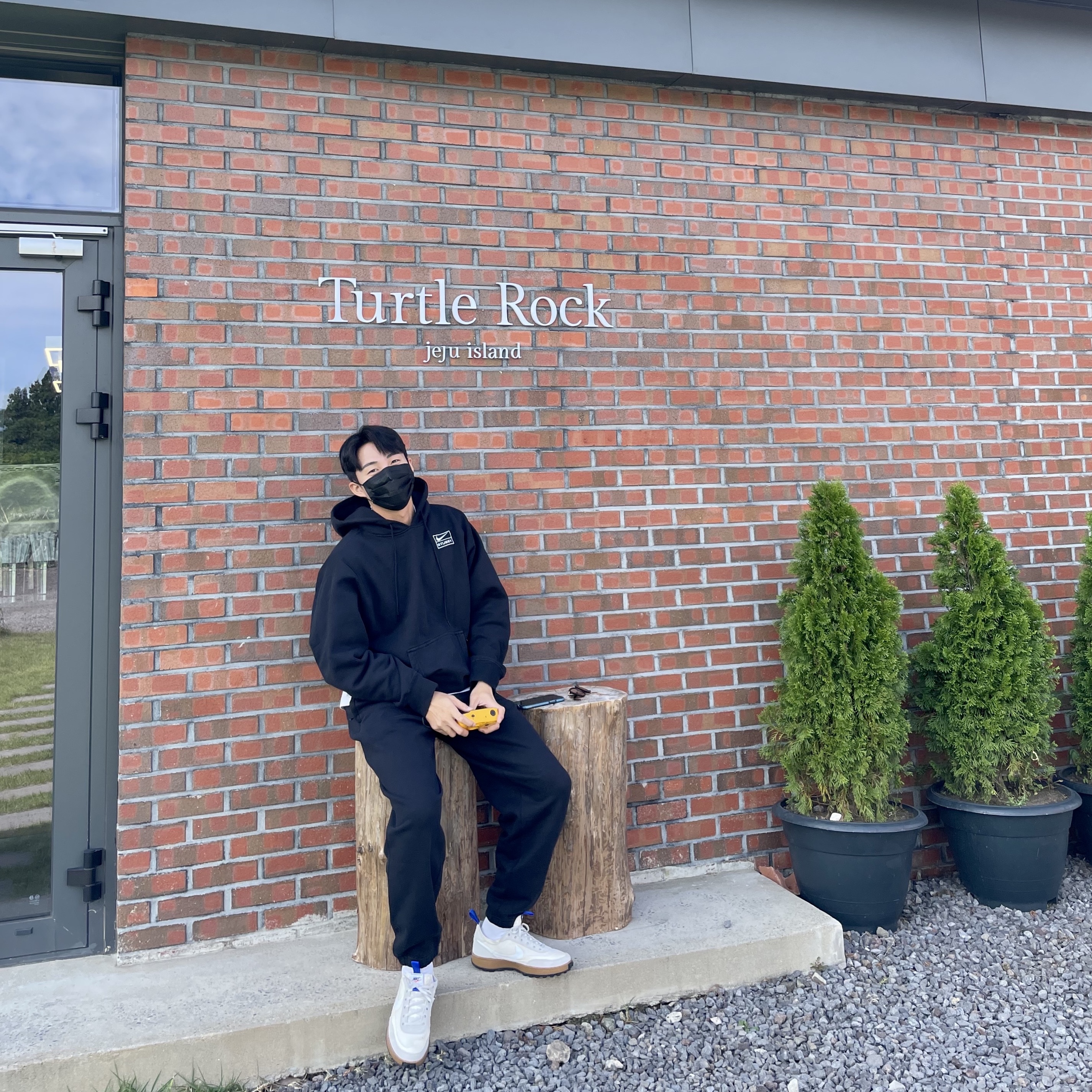 Nike x Stussy NRG RA Washed Pullover Hoodie Black (DN4028-010), Nike x Stussy NRG RA Washed Fleece Pants Black (DN4030-010) 착용 스타일 - 1
