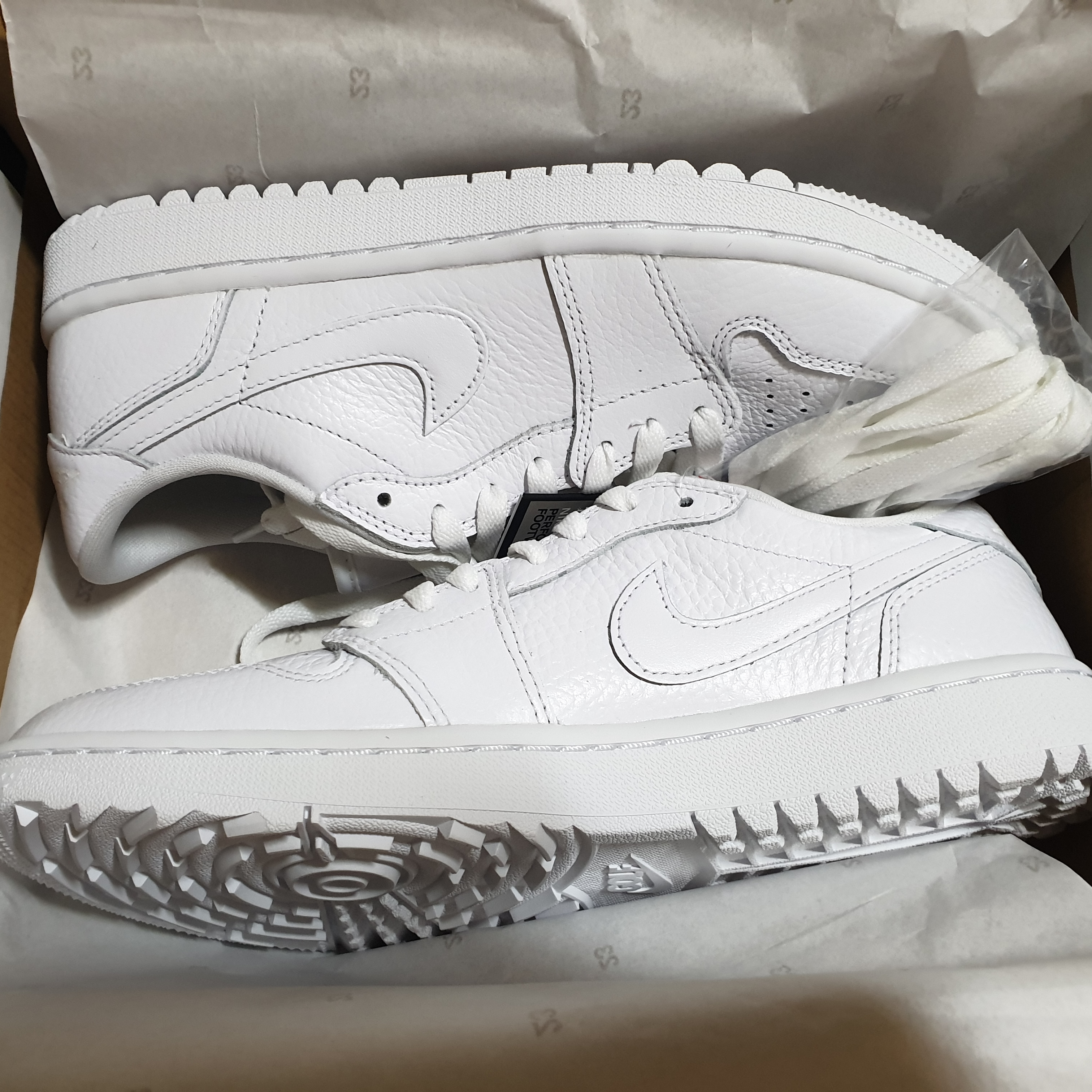 Jordan 1 Low Golf Triple White 착용 스타일