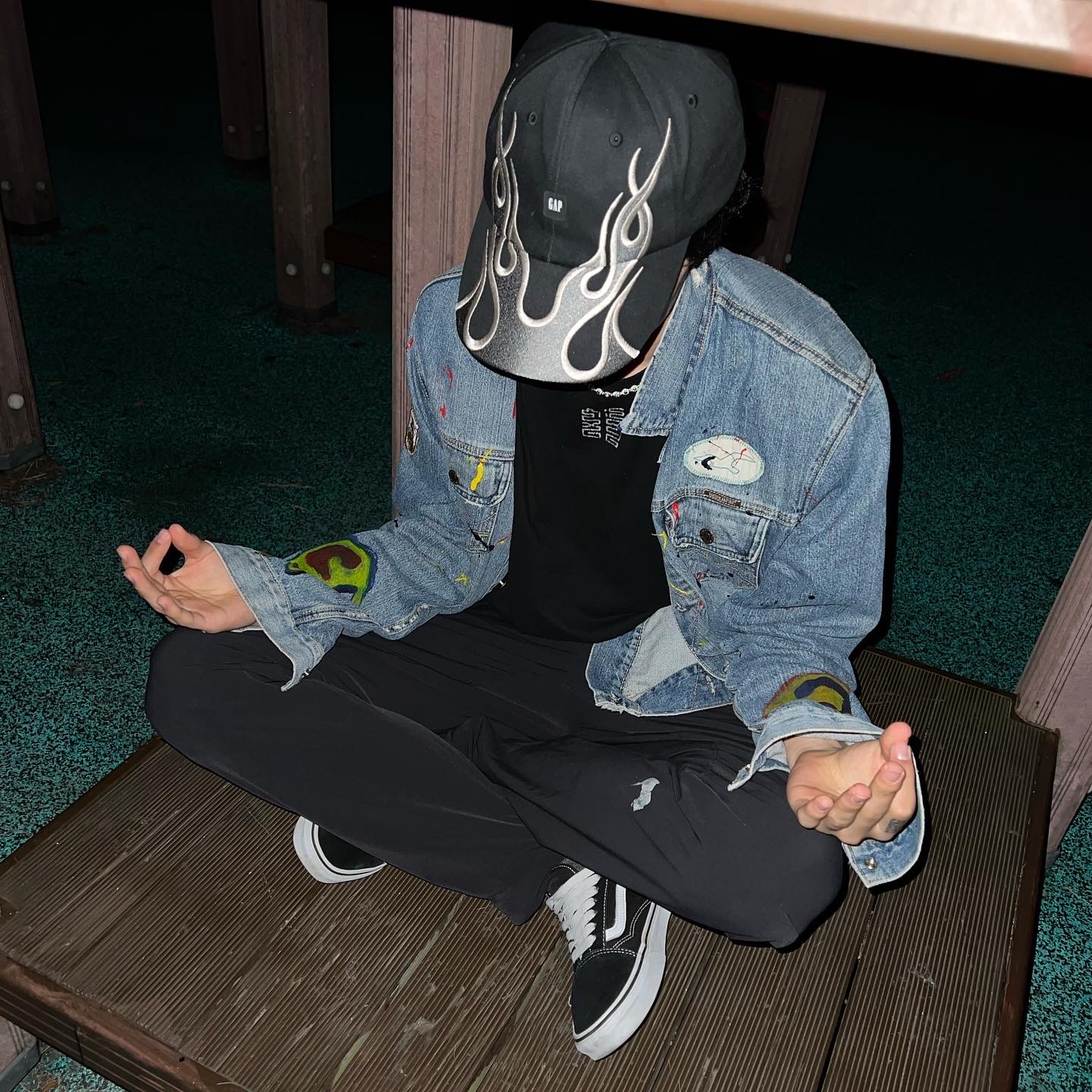 Yeezy Gap Engineered By Balenciaga Flame Cap Black, Vans Vault OG Old Skool LX Black 착용 스타일