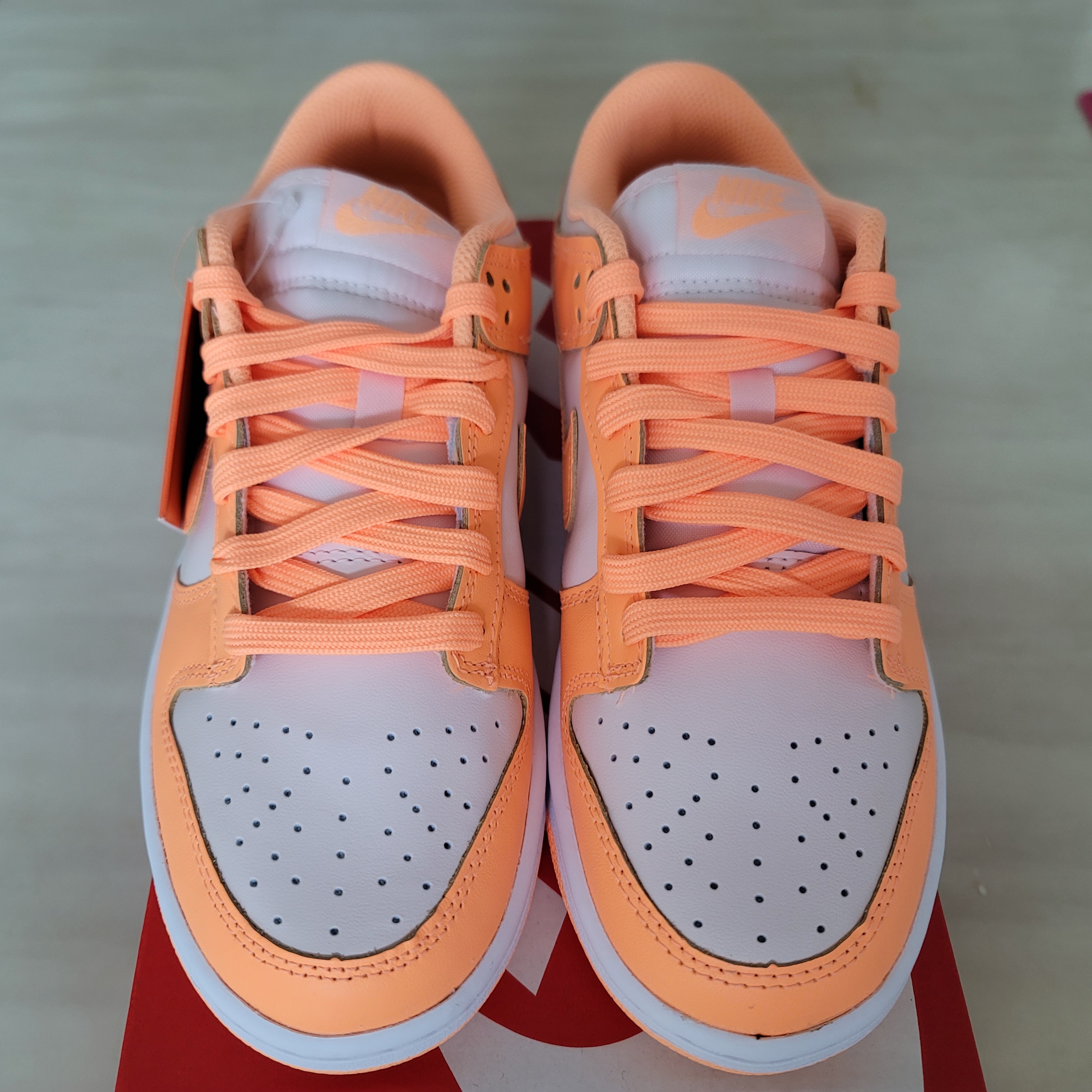(W) Nike Dunk Low Peach Cream 착용 스타일 - 2