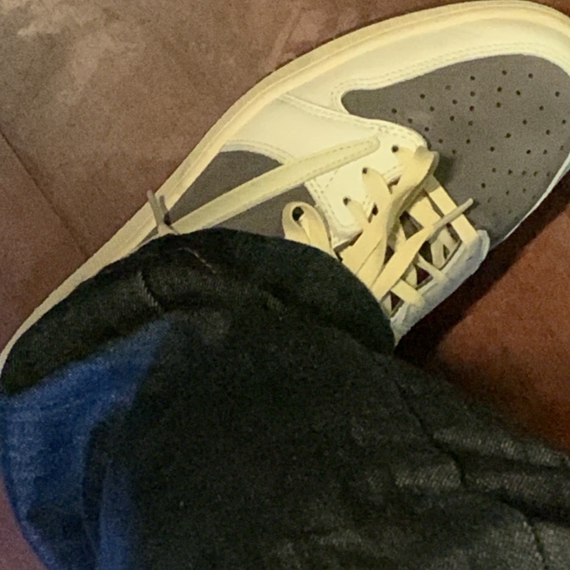 Jordan 1 x Travis Scott Retro Low OG SP Sail and Ridgerock, Nike x Supreme Shox Ride 2 SP White 착용 스타일 - 1