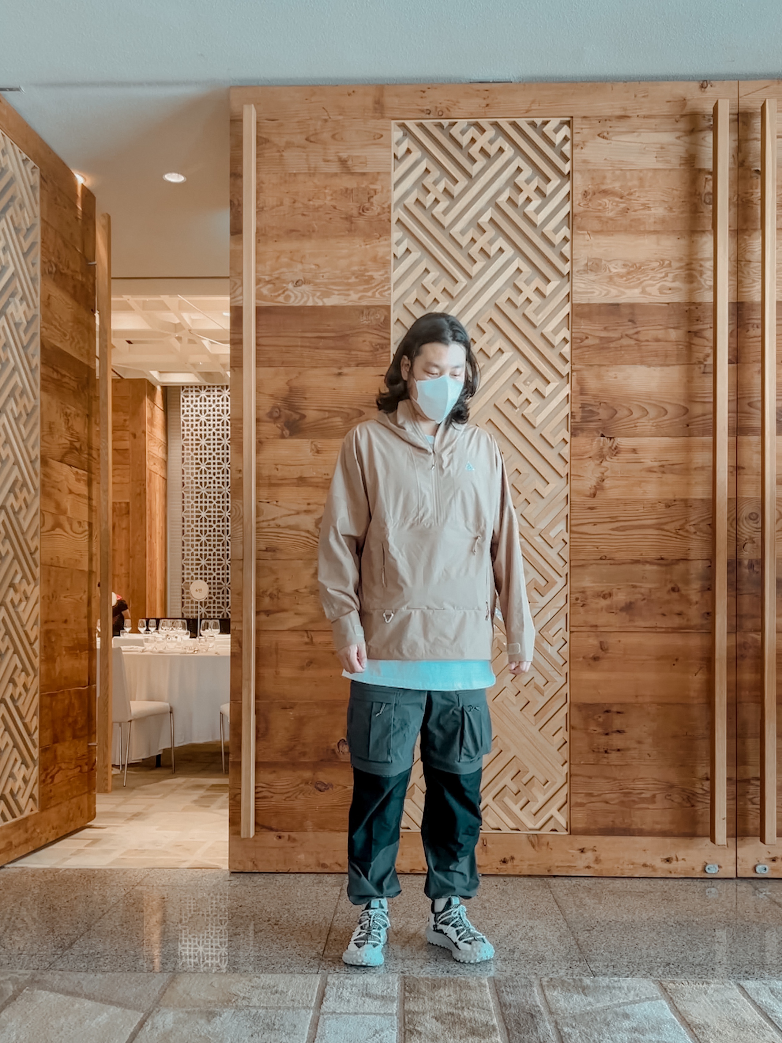 Nike ACG Mountain Fly Low SE White and Black, Nike ACG Storm-Fit ADV Cascade Rain Jacket Dark Driftwood- Asia 착용 스타일