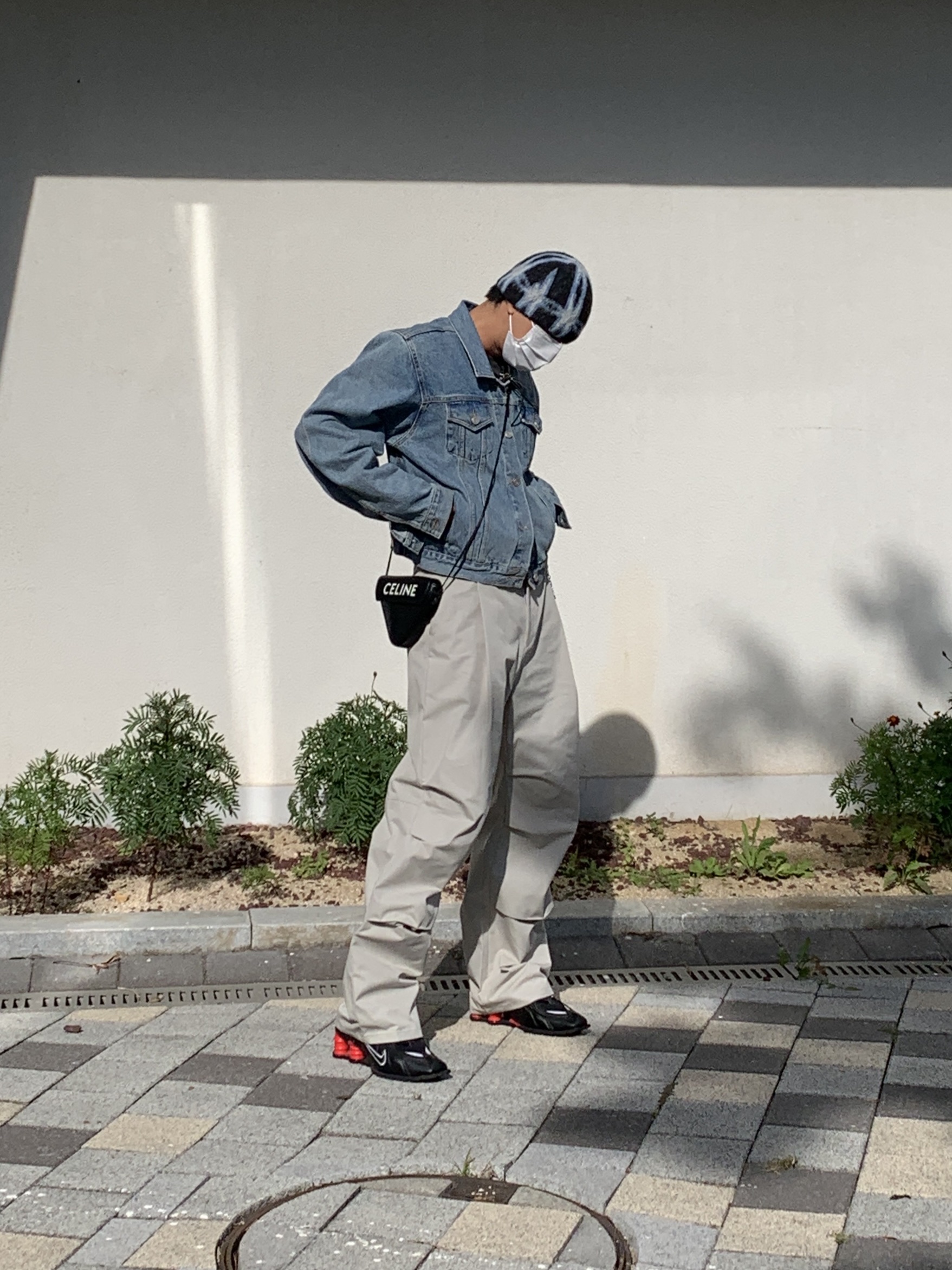 Nike x Martine Rose Shox MR4 Black 착용 스타일 - 5